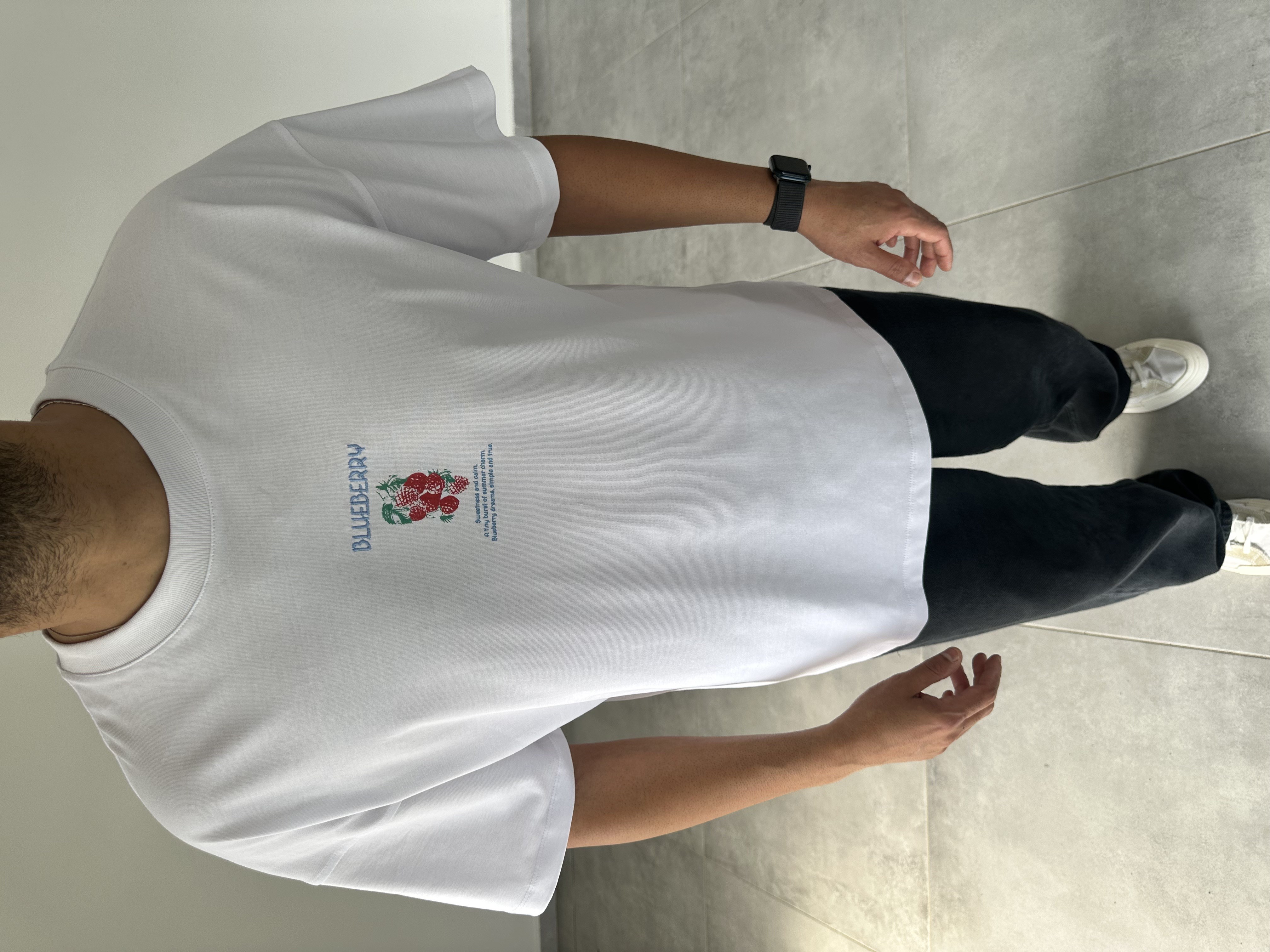 Beyaz Renk Blueberry Nakış Ve Baskı Detaylı Oversize T-Shirt