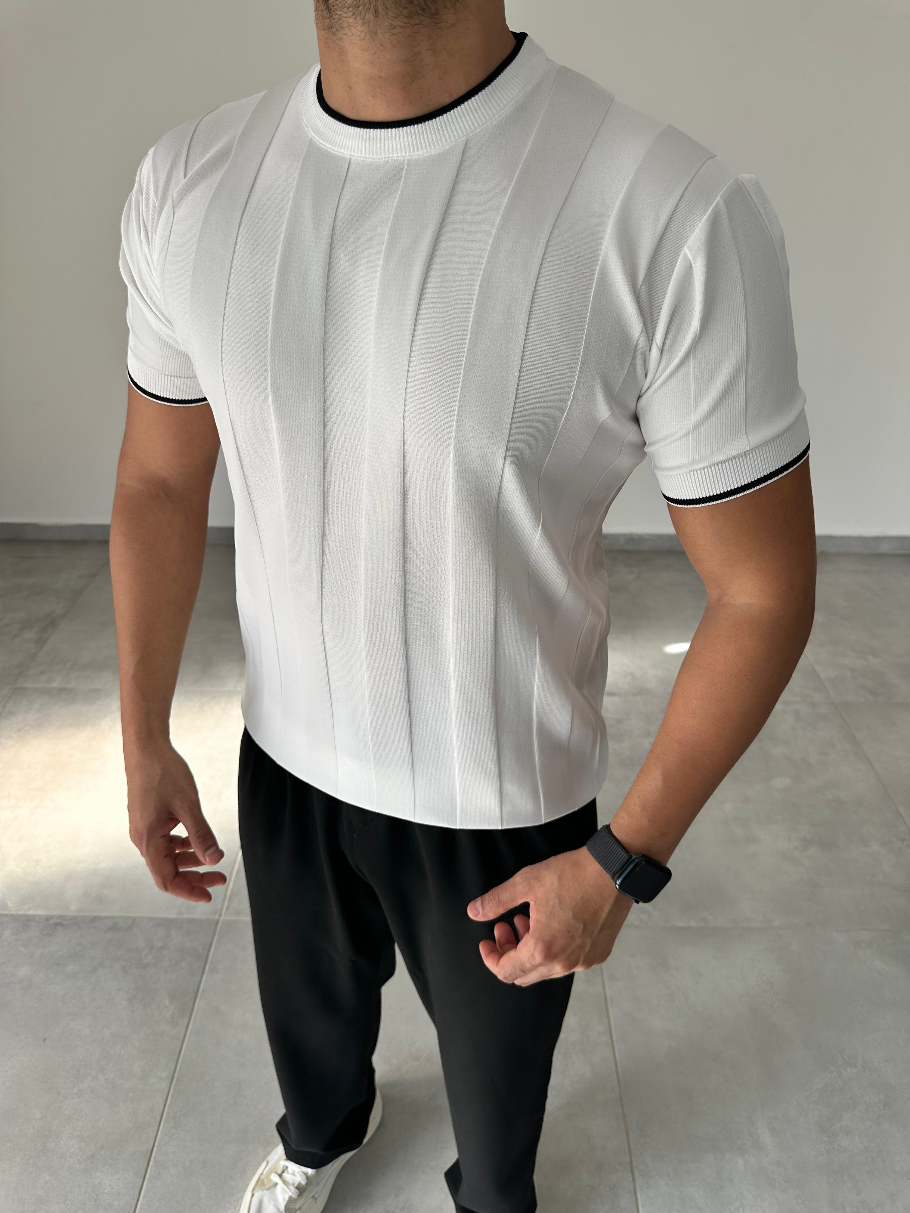 Yaka Ve Kol Kısmı Beyaz Şerit Detaylı Siyah Renk Basic T-Shirt