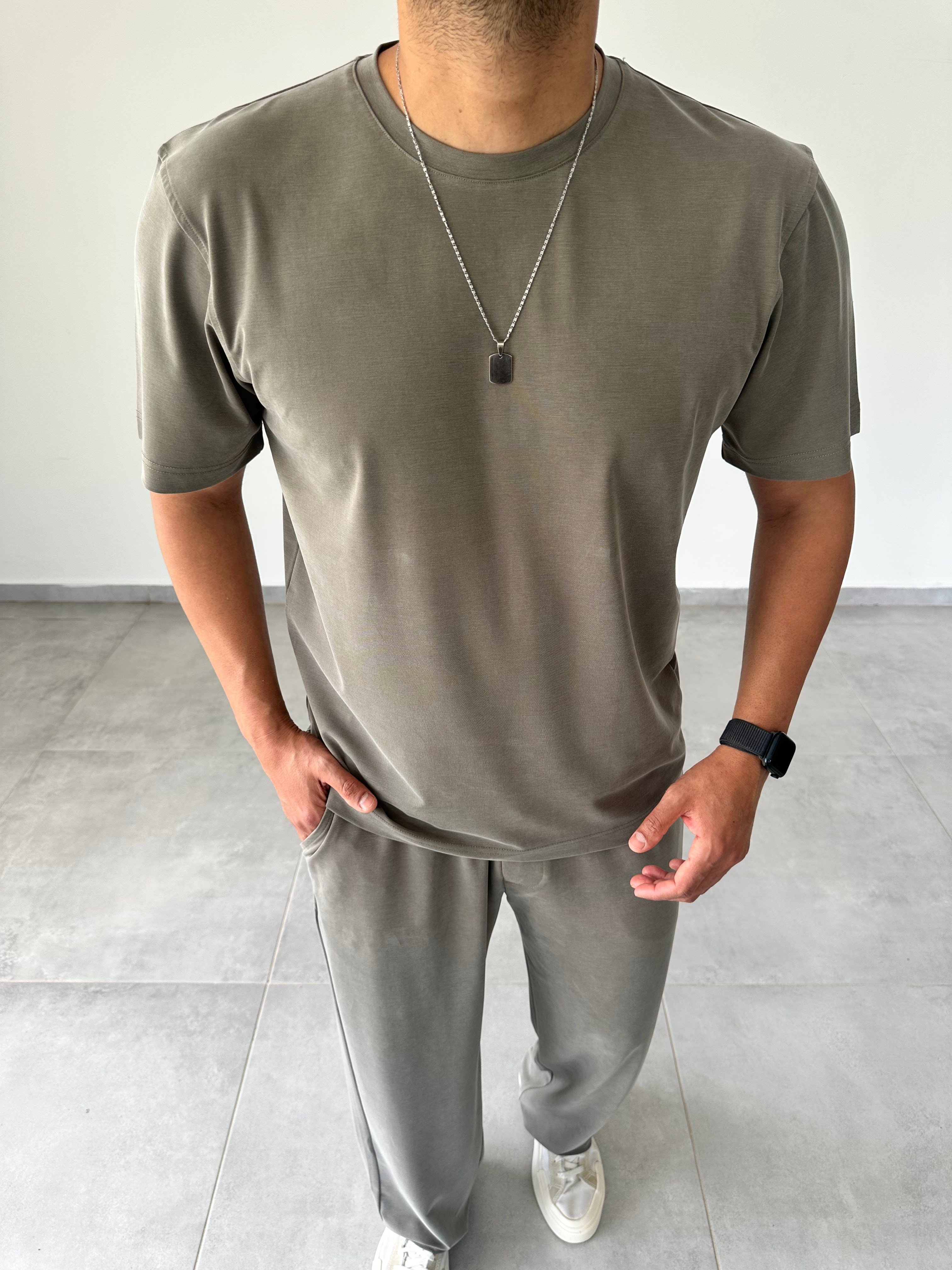 Haki Yeşil Renk  Rahat Kesim Kupra Kumaş T-Shirt