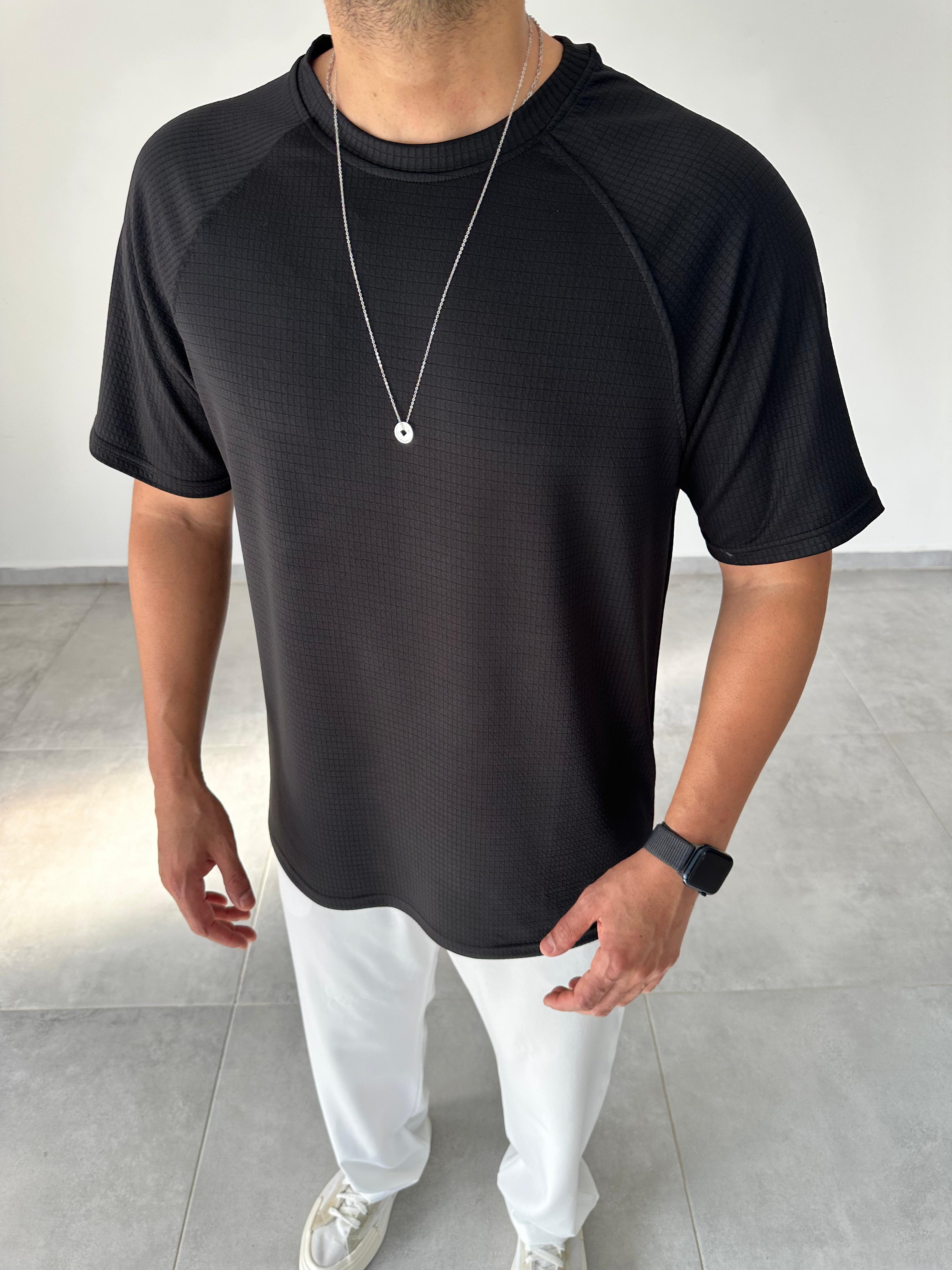 Siyah Renk Reglan Kol Detaylı Rahat Kesim T-Shirt