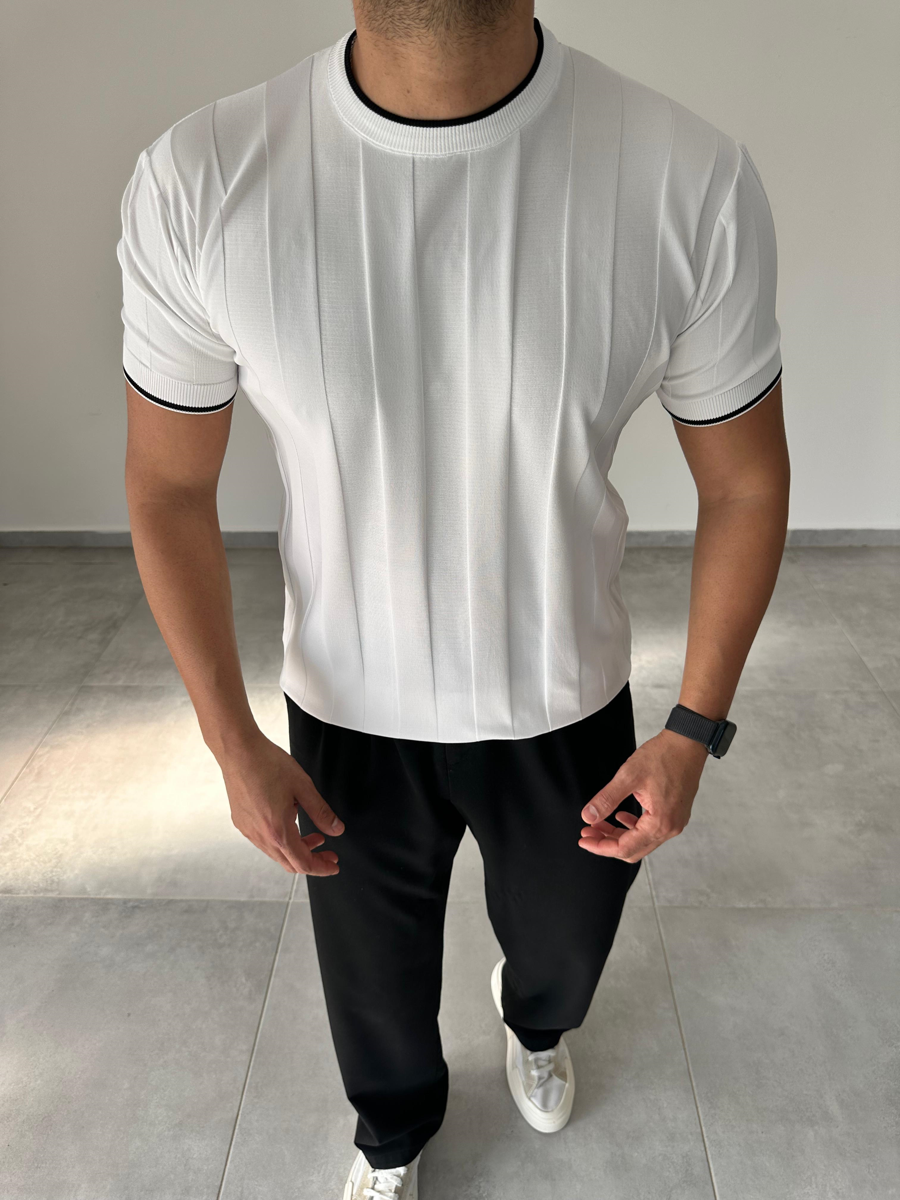 Yaka Ve Kol Kısmı Beyaz Şerit Detaylı Siyah Renk Basic T-Shirt