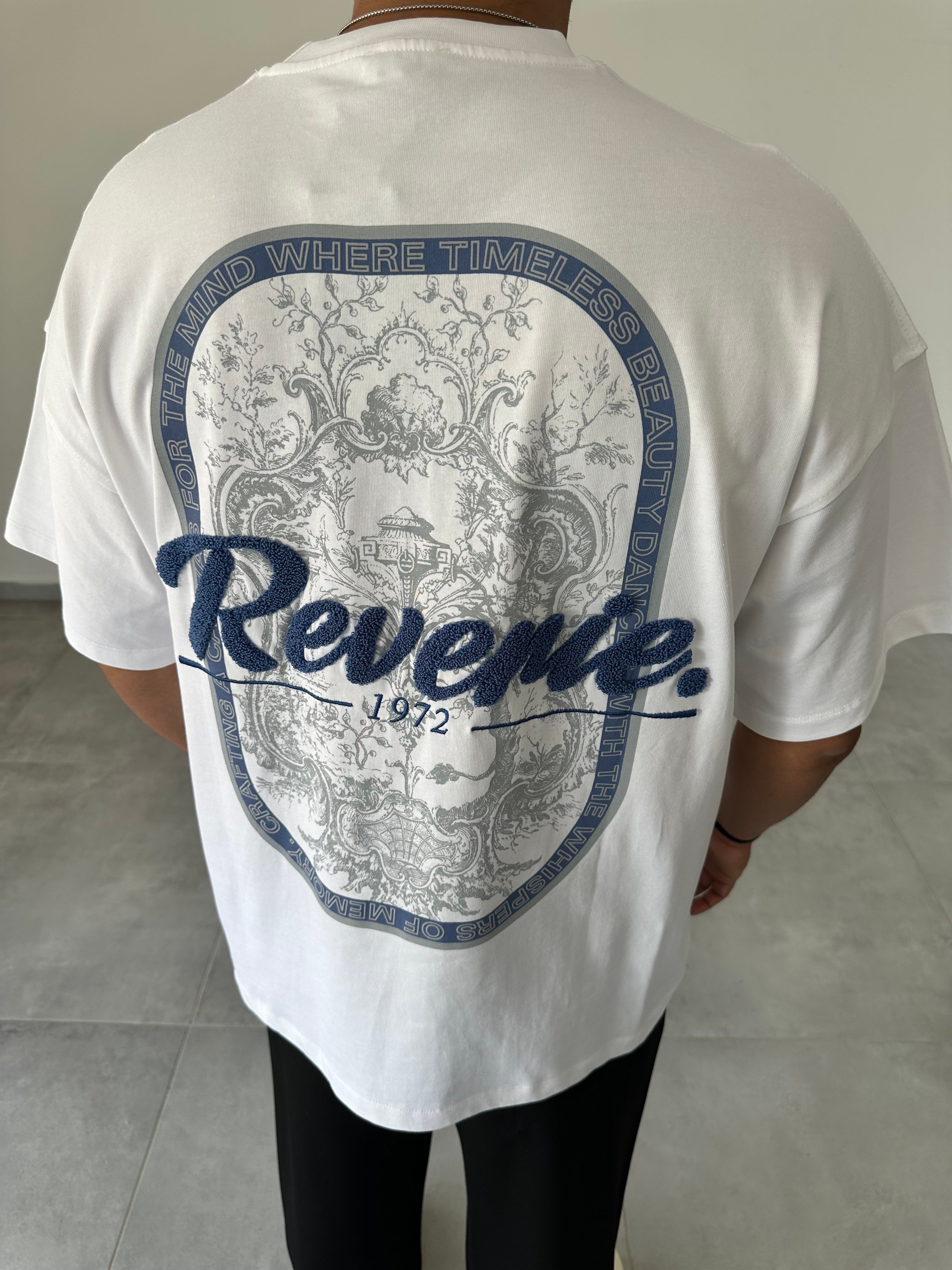 Beyaz Renk Reverie Nakış Ve Pantch Detaylı Oversize Kesim T-Shirt