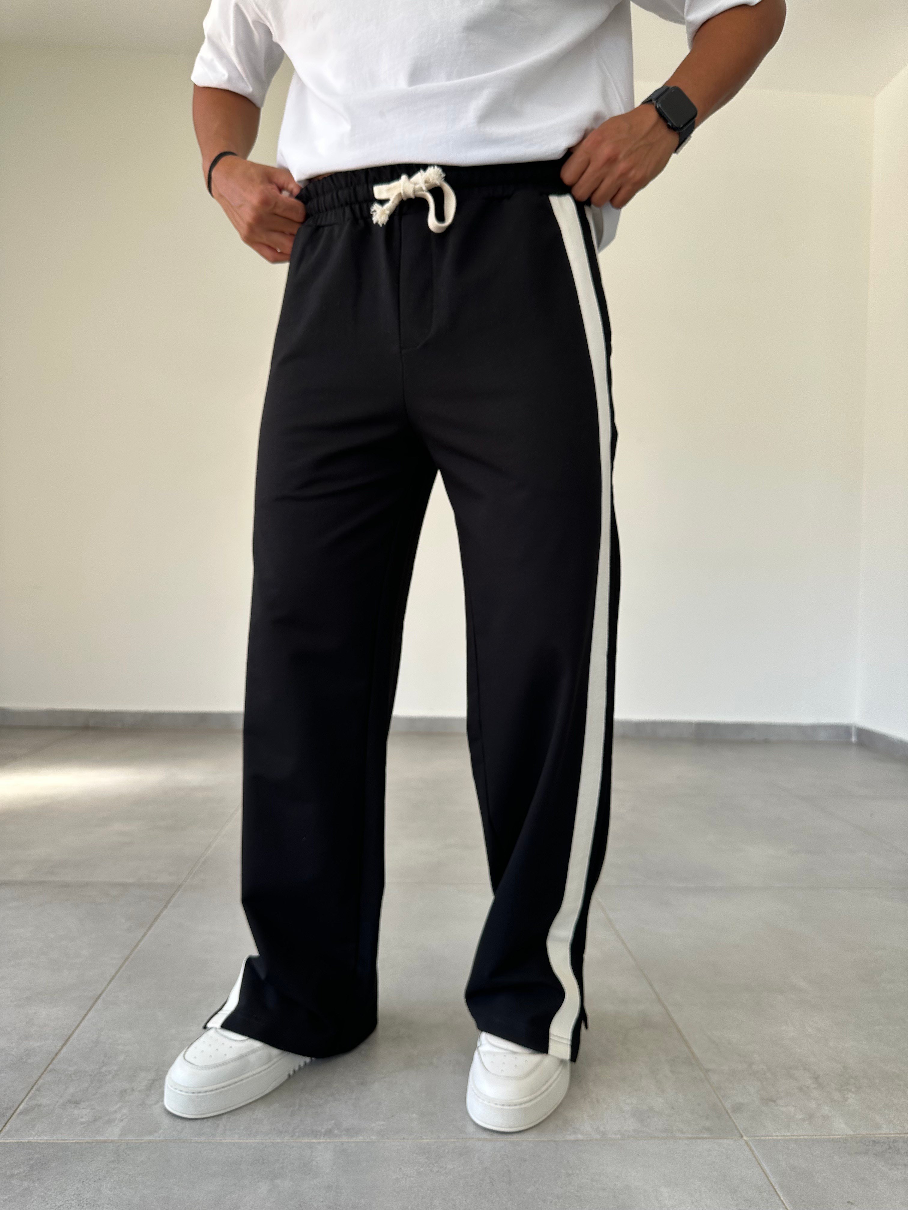 Siyah Renk Şerit Detaylı Baggy Kesim Eşofman