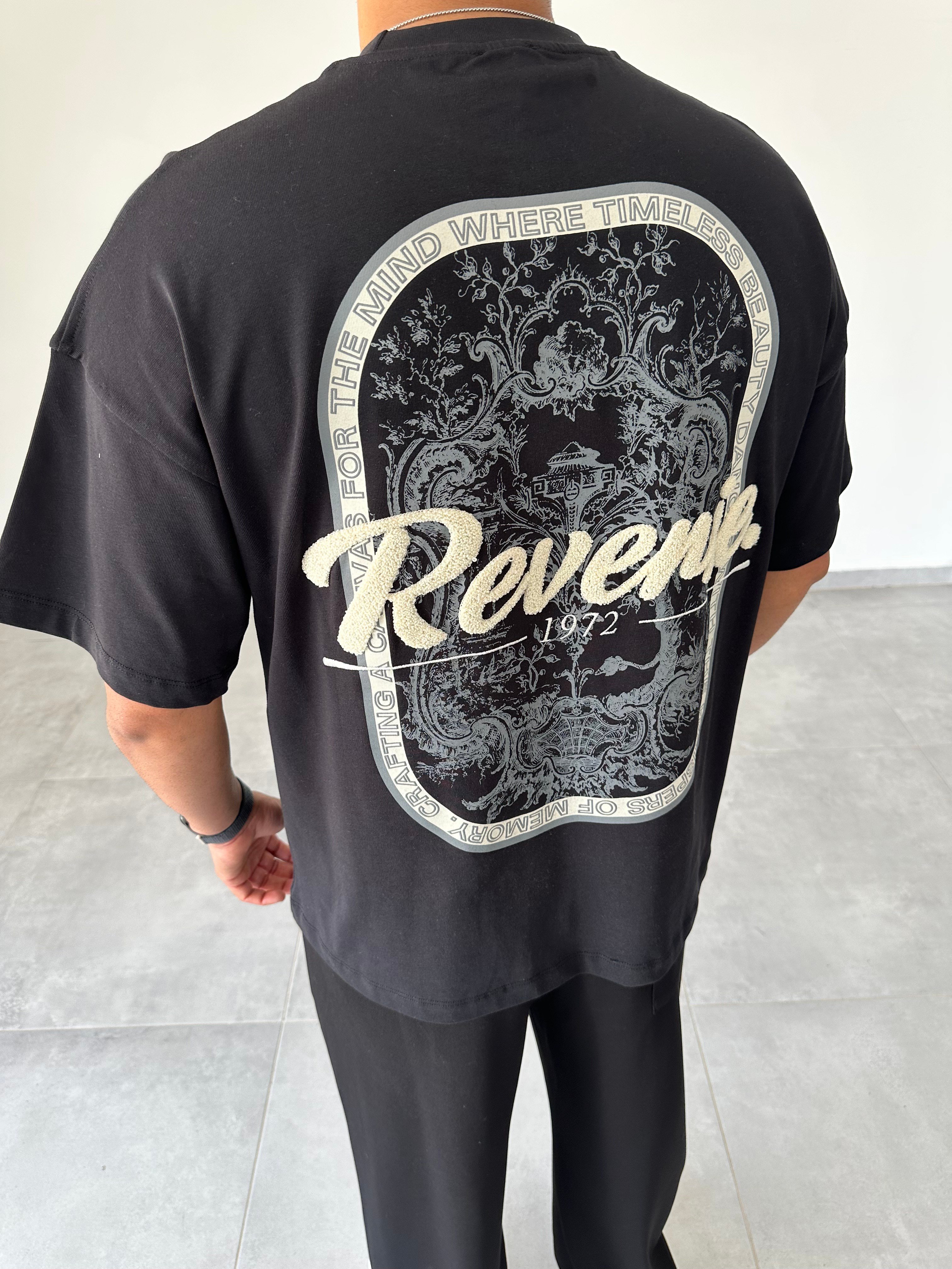 Siyah Renk Reverie Nakış Ve Pantch Detaylı Oversize Kesim T-Shirt