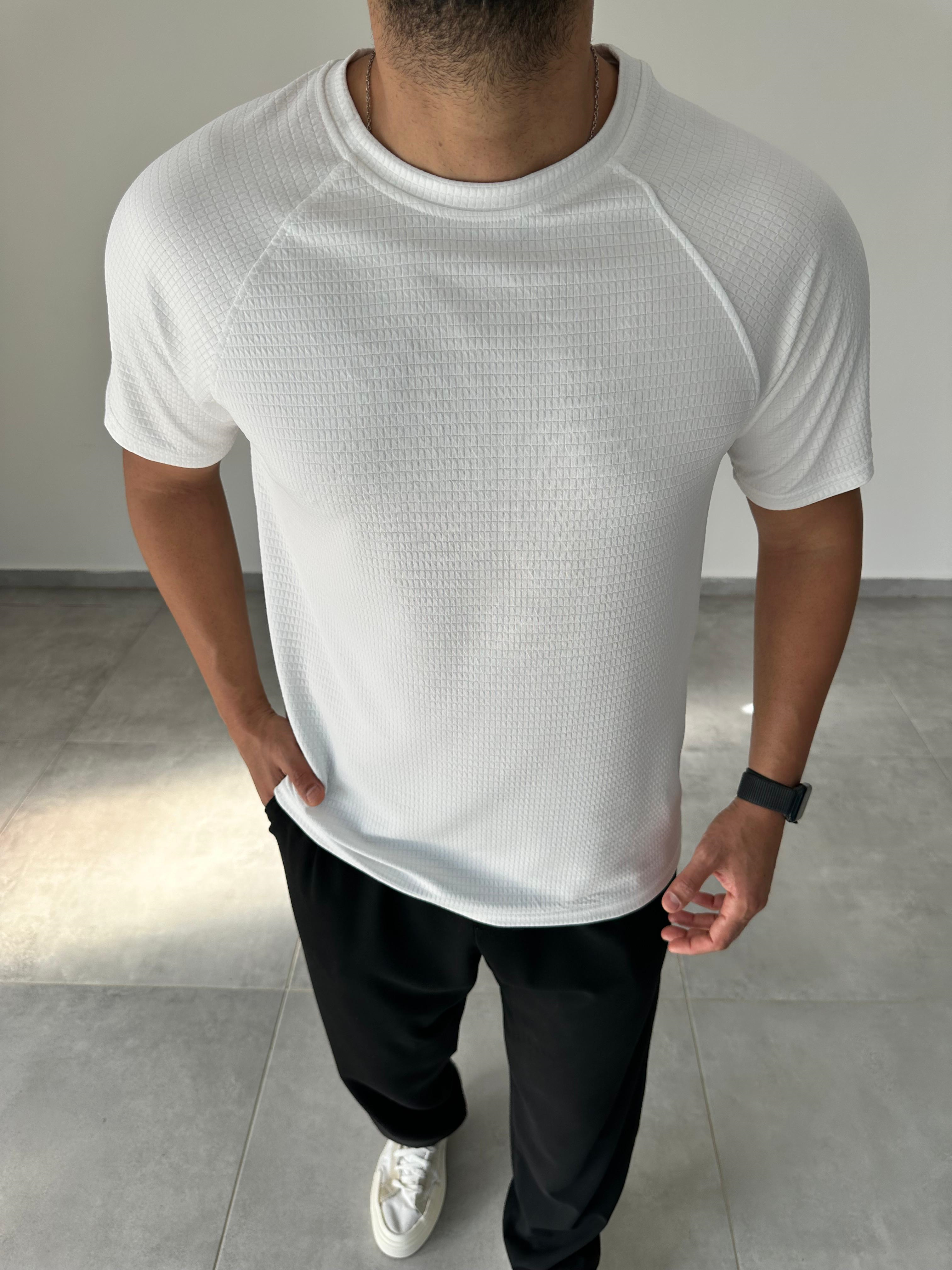Beyaz Renk Reglan Kol Detaylı Rahat Kesim T-Shirt