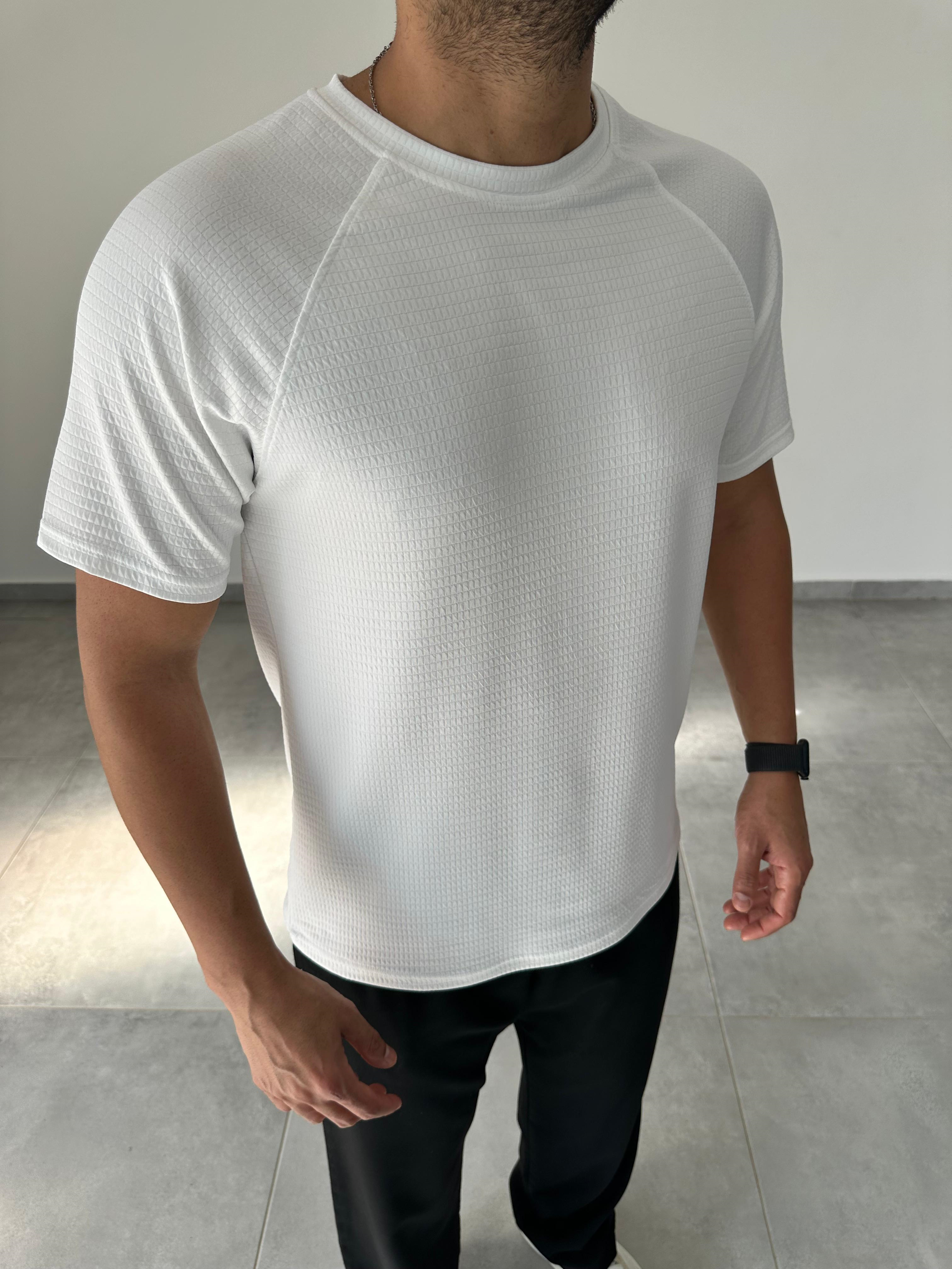 Beyaz Renk Reglan Kol Detaylı Rahat Kesim T-Shirt