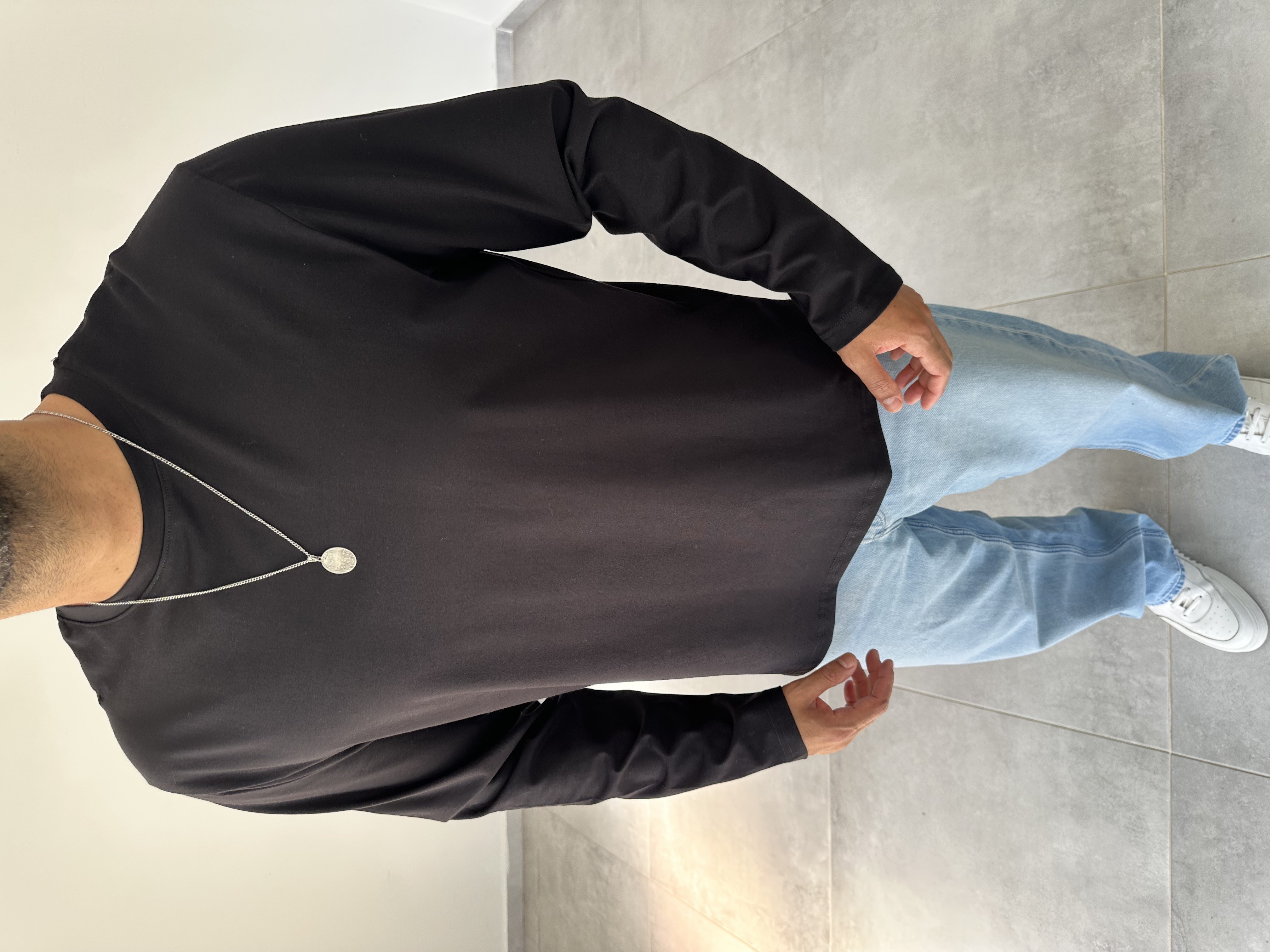 Siyah Renk Rahat Kesim Yüksek Kalite Basic Sweatshirt