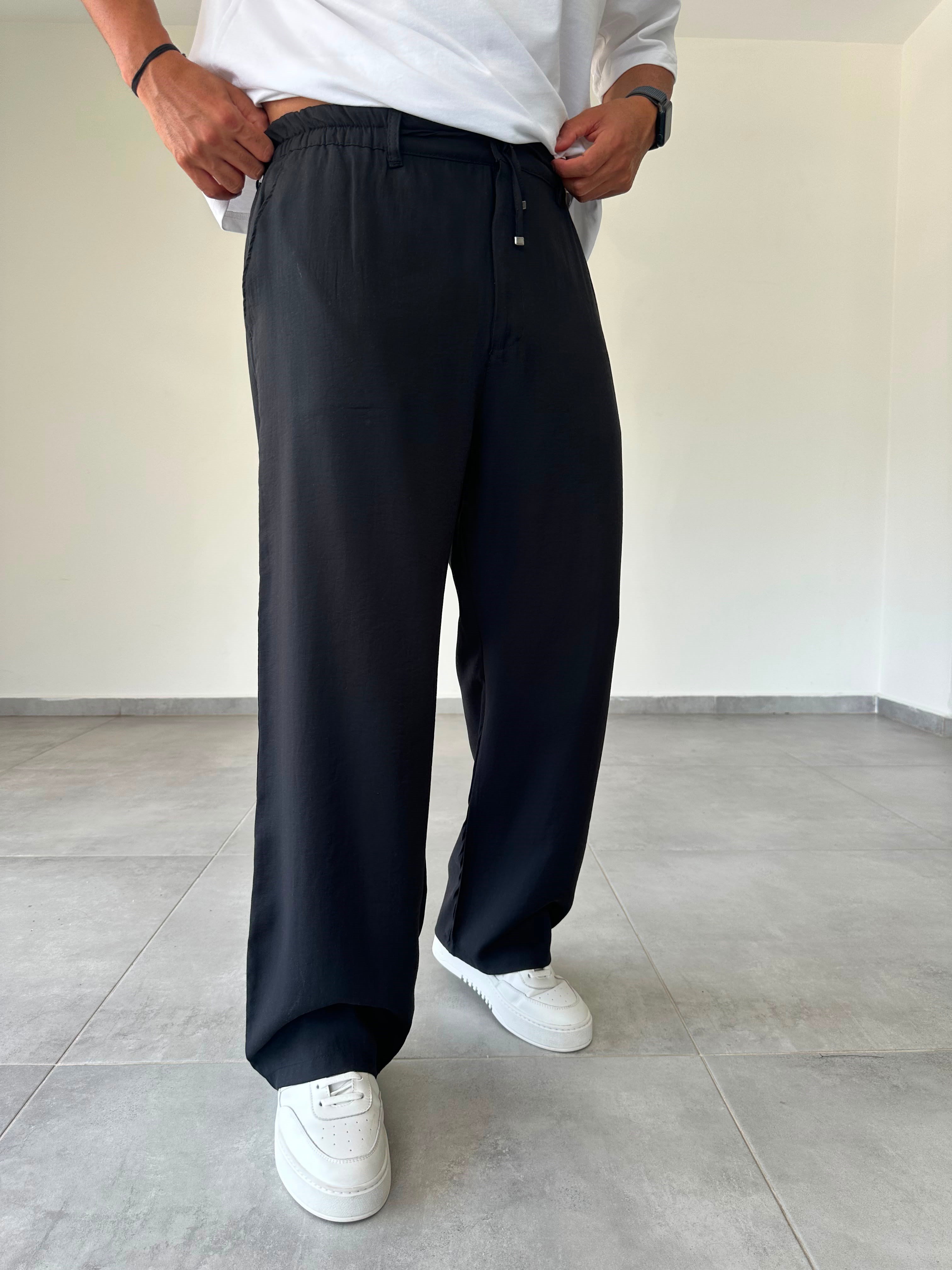Tensel Kumaş Bel Kısmı Lastik Ve Bağcık Detaylı Siyah Renk Baggy Pantolon