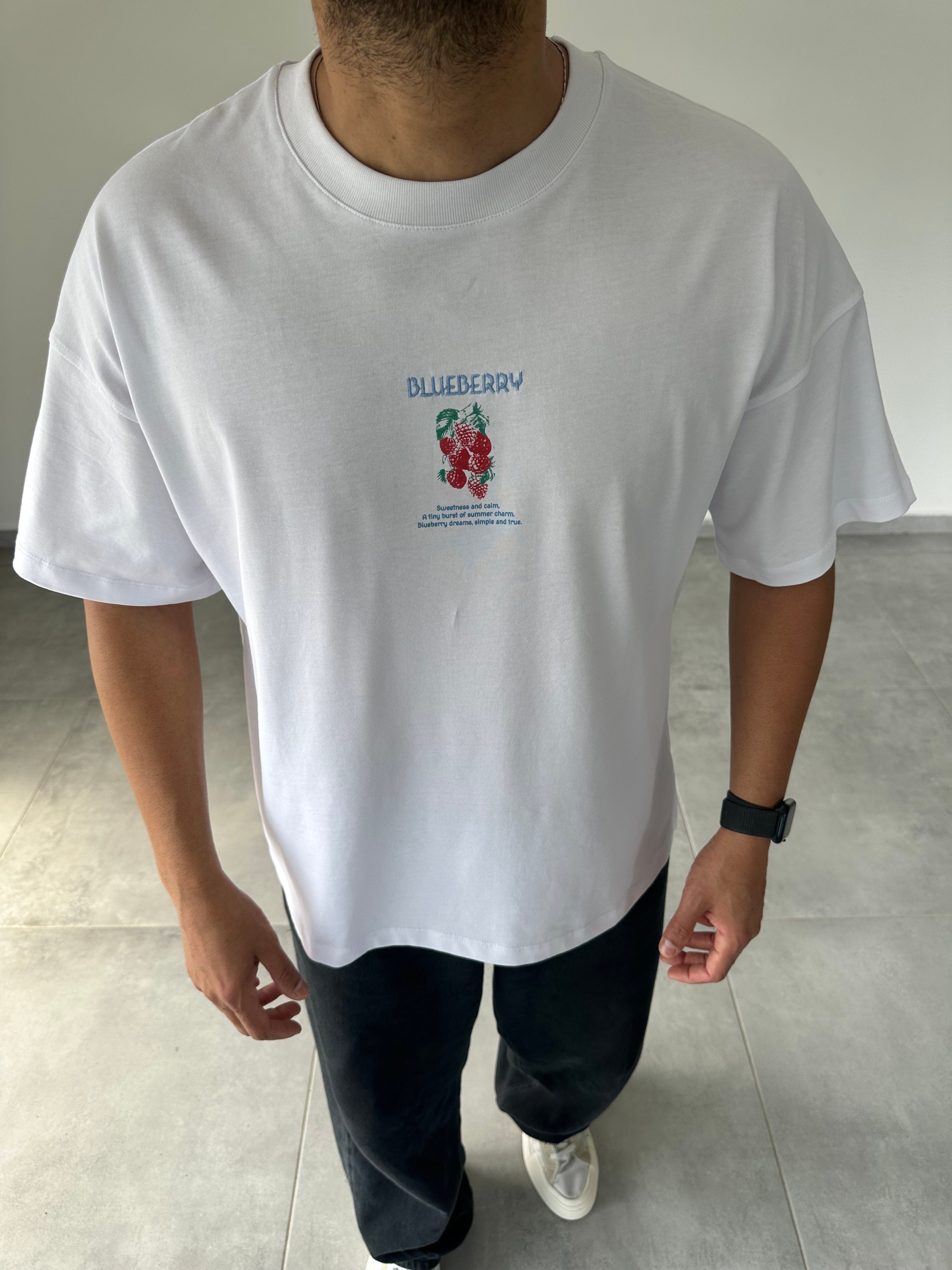 Beyaz Renk Blueberry Nakış Ve Baskı Detaylı Oversize T-Shirt