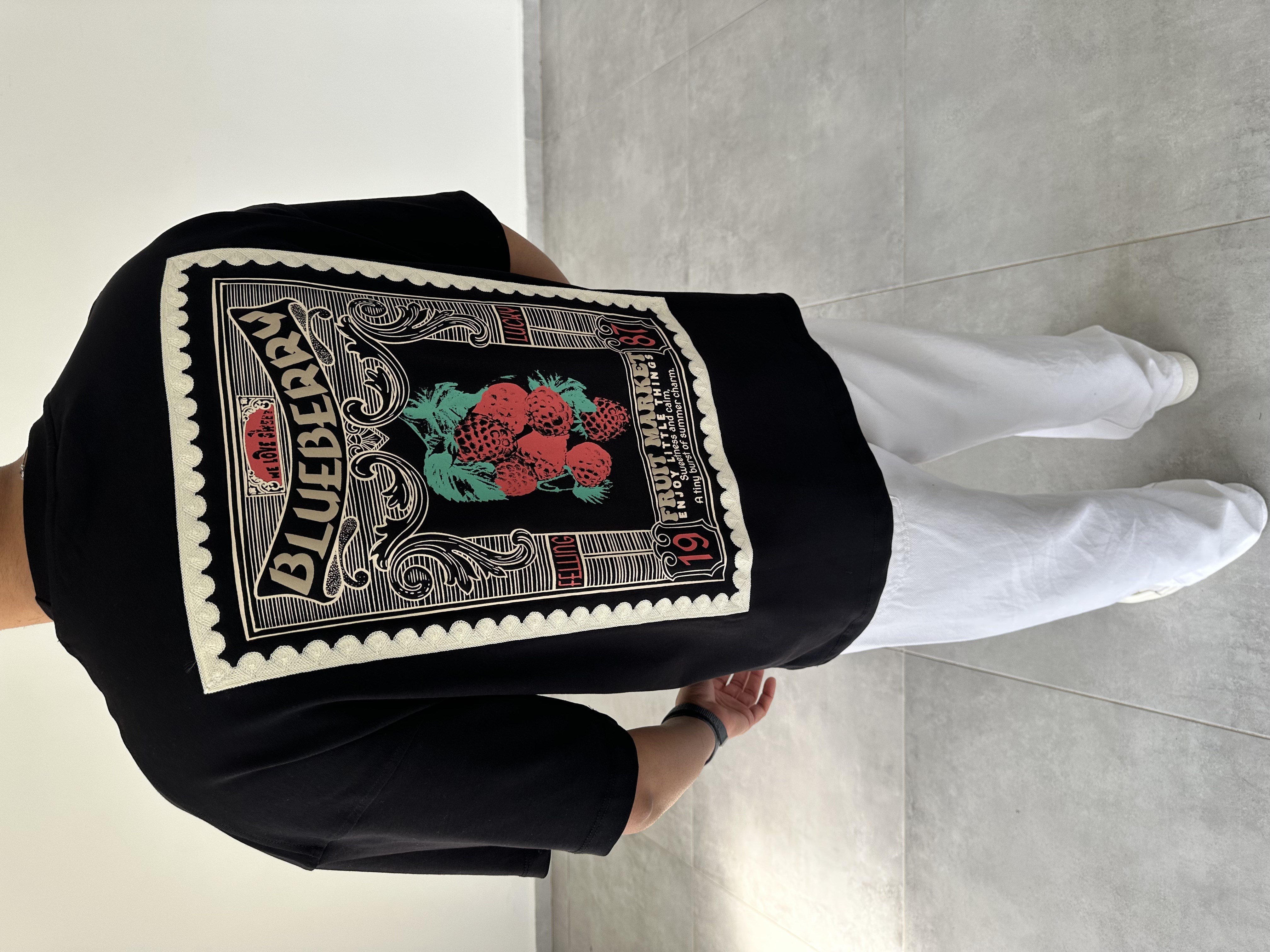 Siyah Renk Blueberry Nakış Ve Baskı Detaylı Oversize T-Shirt