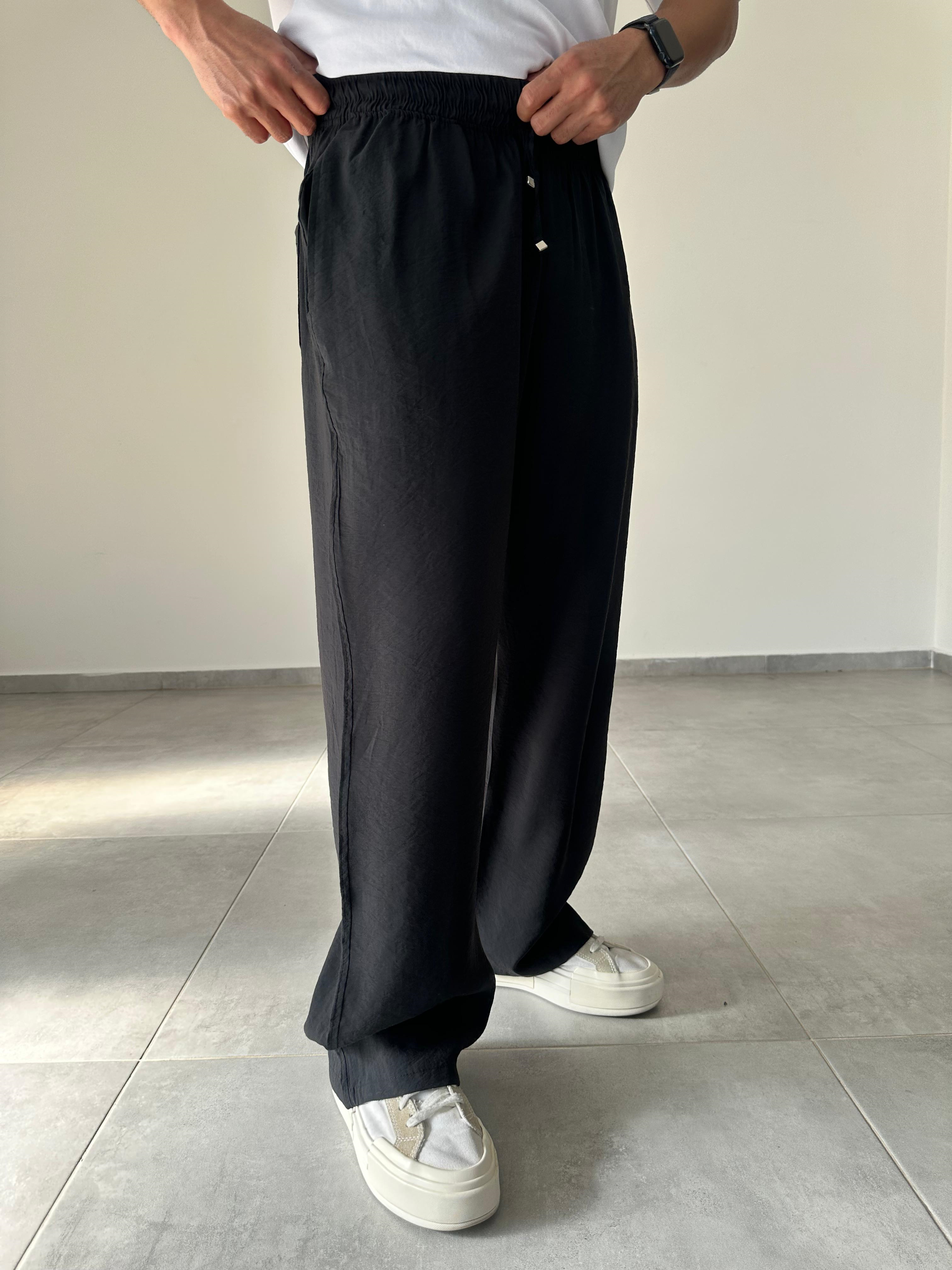 Tensel Kumaş Siyah Renk Rahat Kesim İnce Baggy Pantolon
