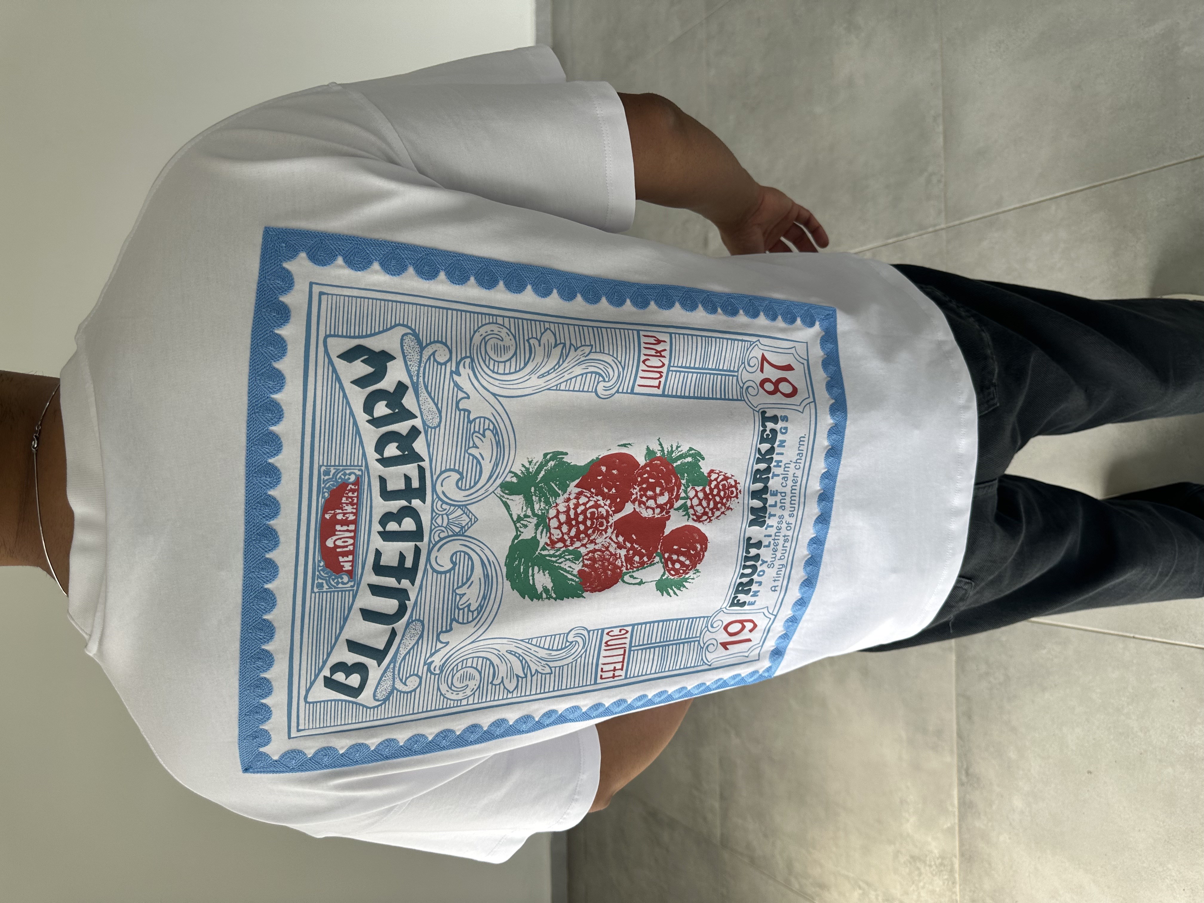 Beyaz Renk Blueberry Nakış Ve Baskı Detaylı Oversize T-Shirt