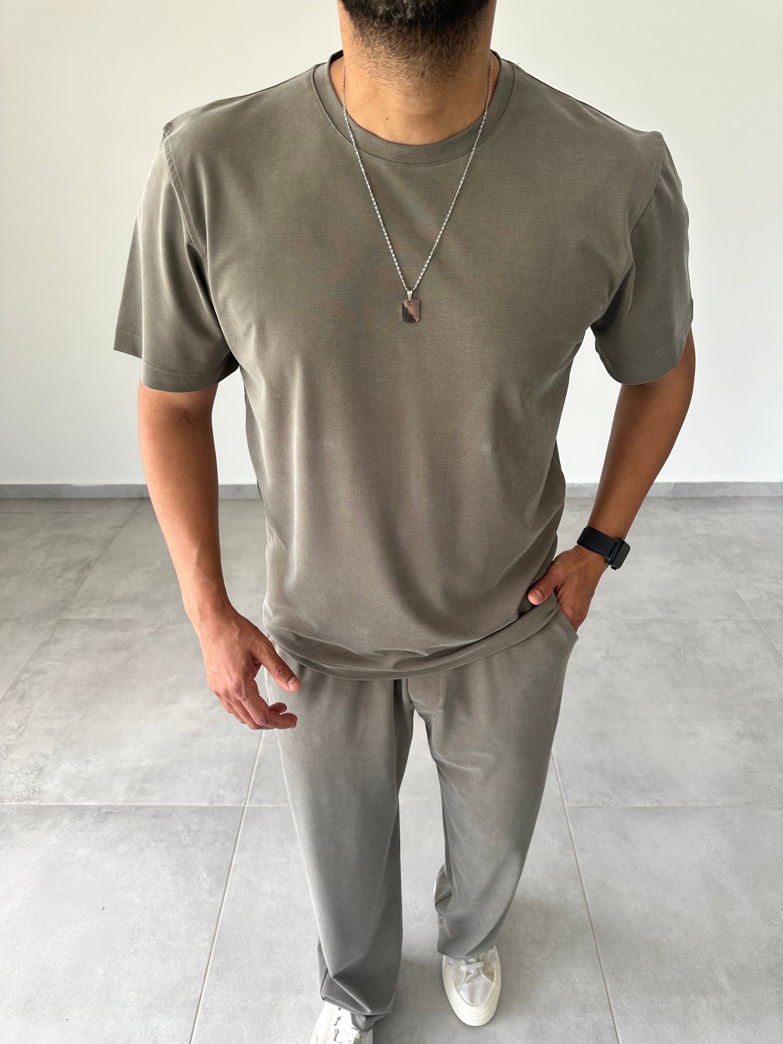 Haki Yeşil Renk  Rahat Kesim Kupra Kumaş T-Shirt
