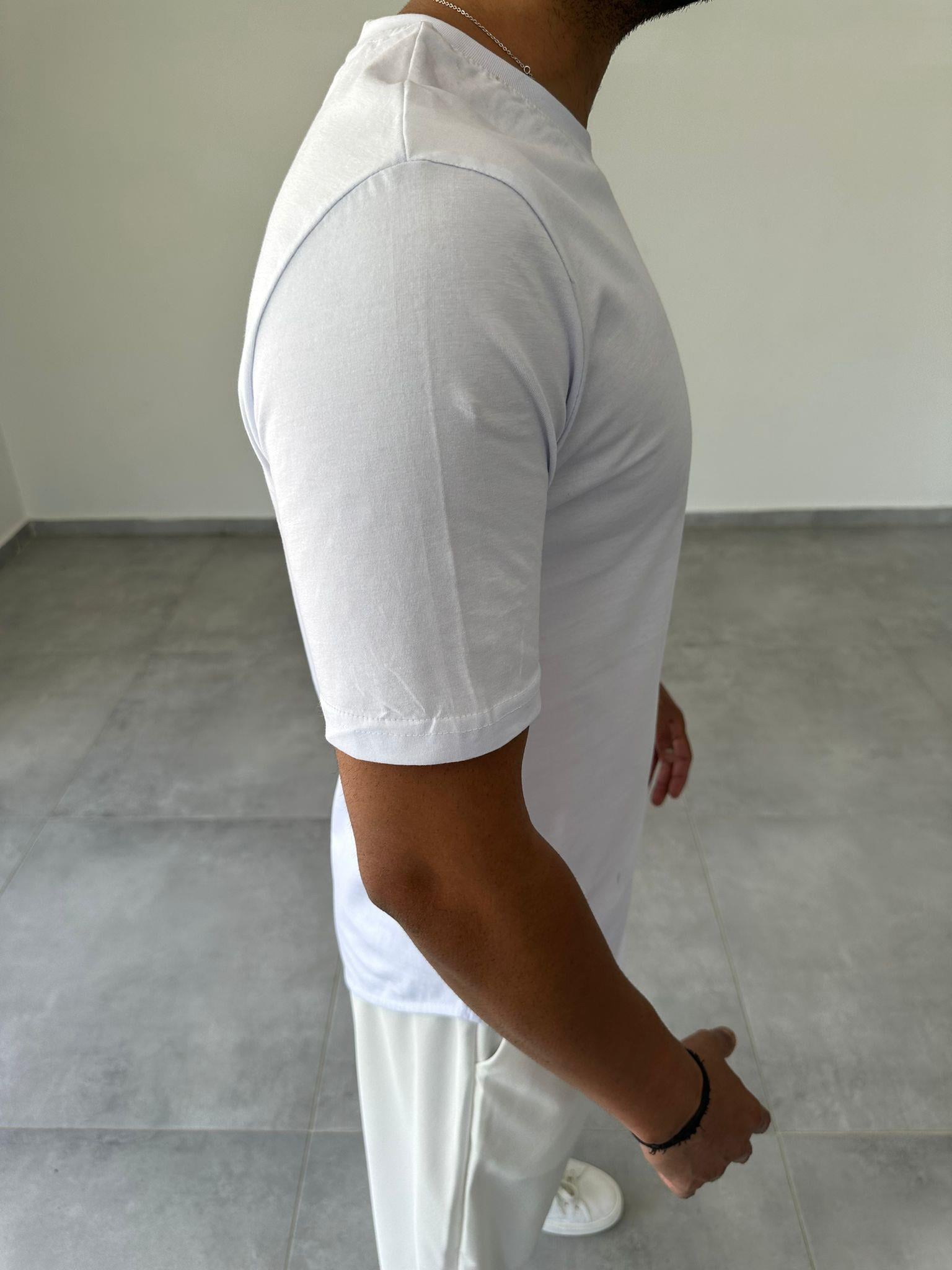 Beyaz Renk Yanları Oval Kesim Basic T-Shirt