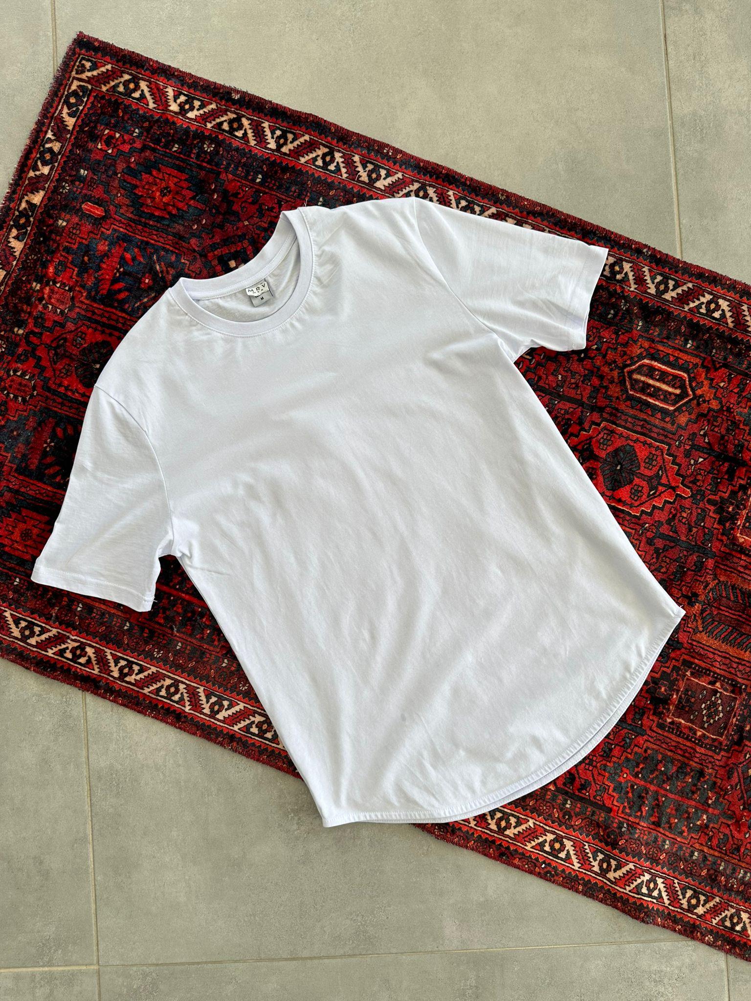 Beyaz Renk Yanları Oval Kesim Basic T-Shirt
