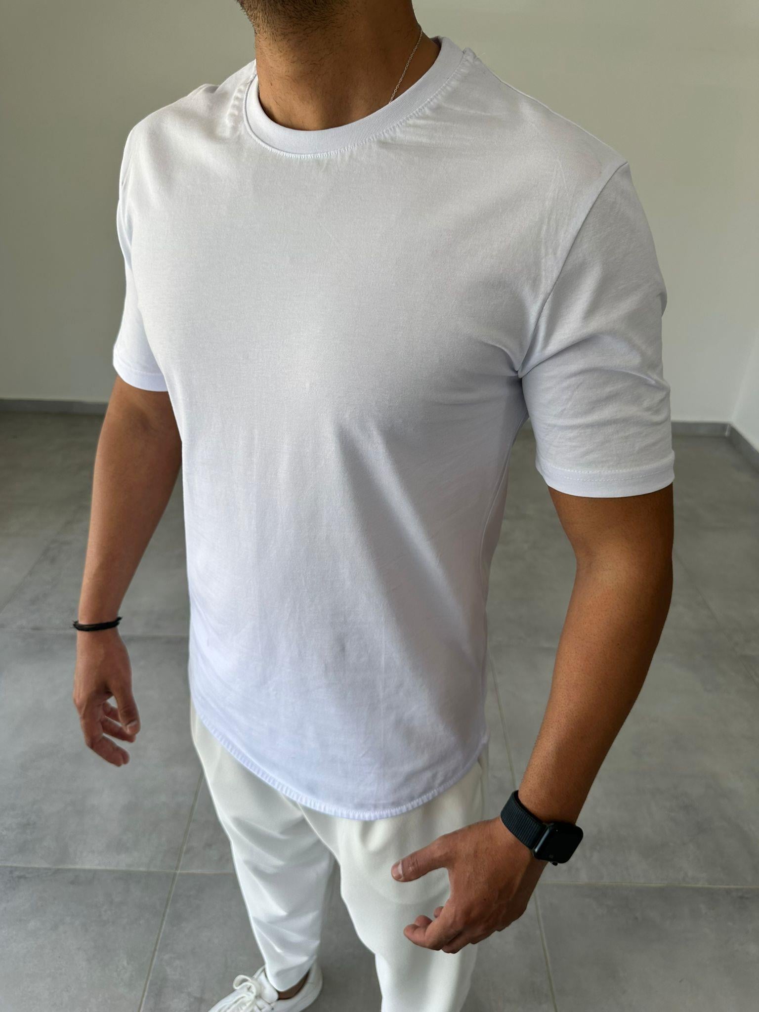 Beyaz Renk Yanları Oval Kesim Basic T-Shirt