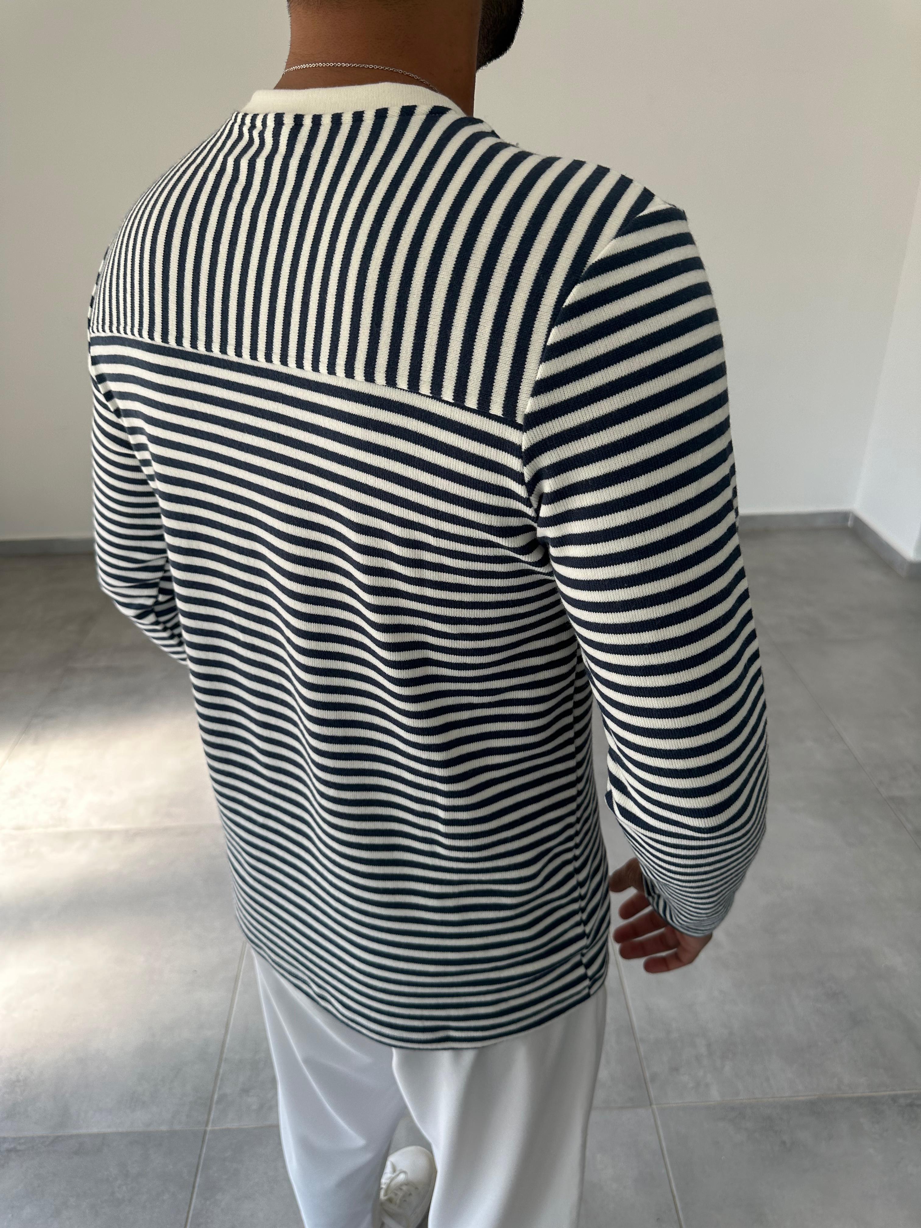 Beyaza Lacivert Çizgili Basic Sweatshirt