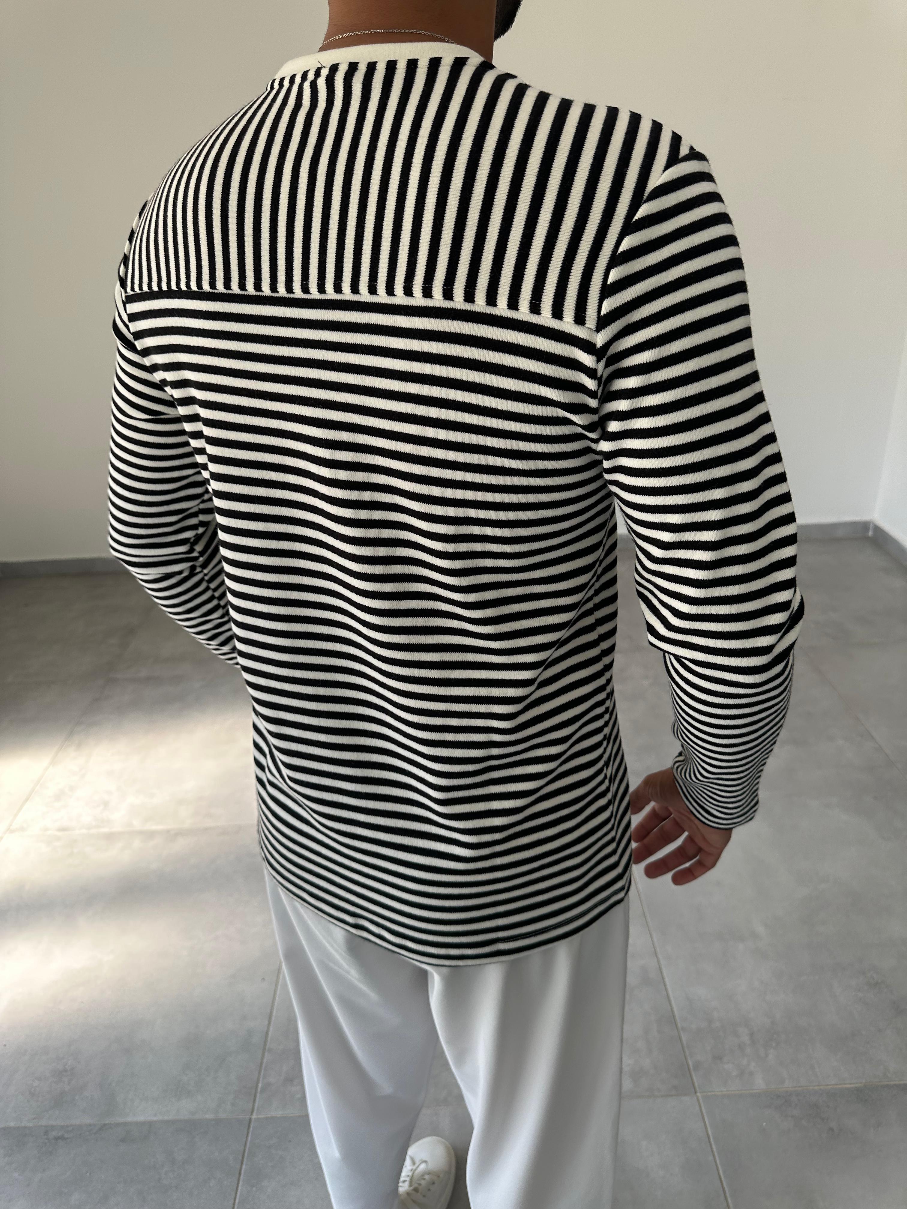Beyaza Siyah Çizgili Basic Sweatshirt