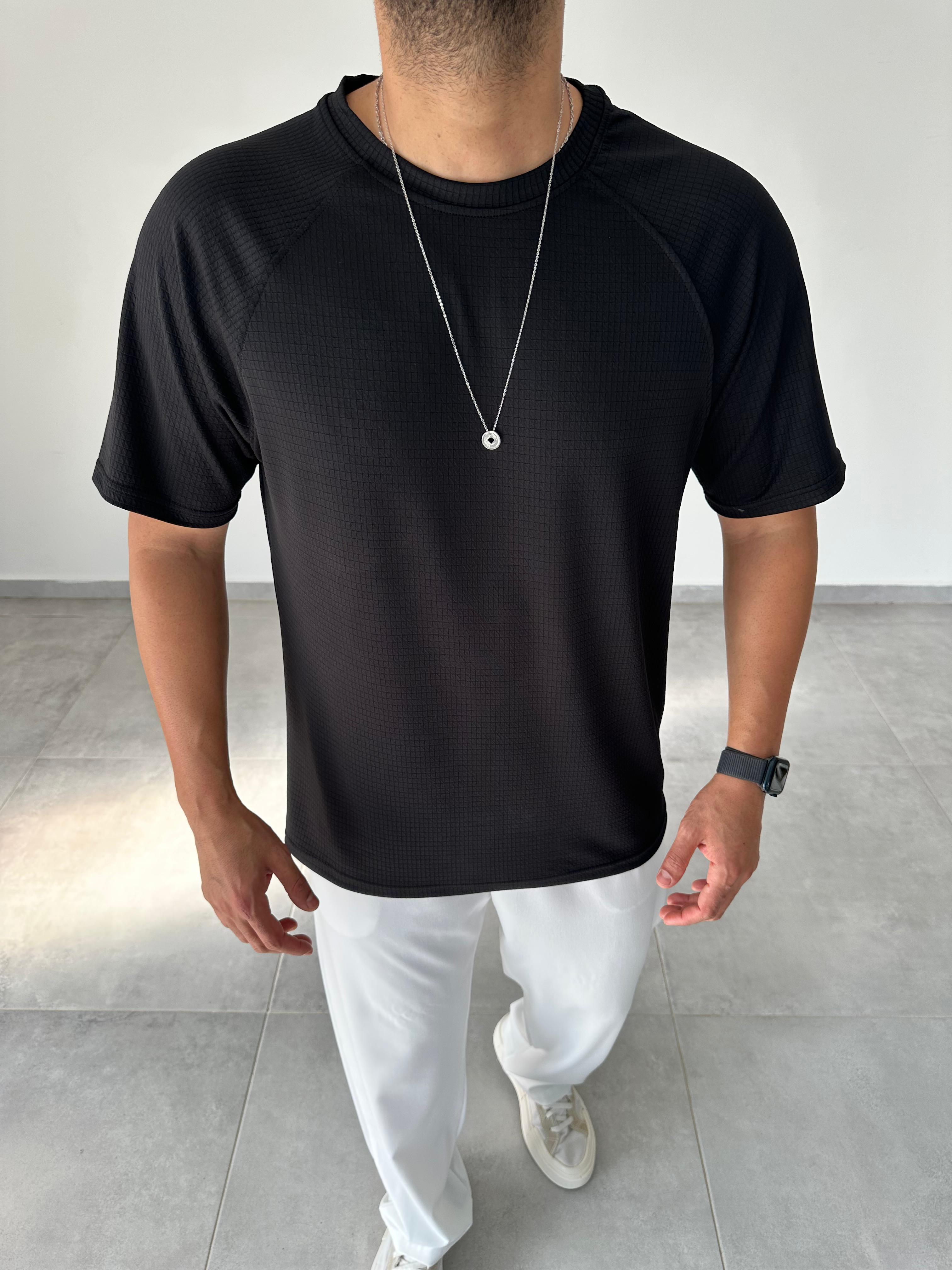 Siyah Renk Reglan Kol Detaylı Rahat Kesim T-Shirt
