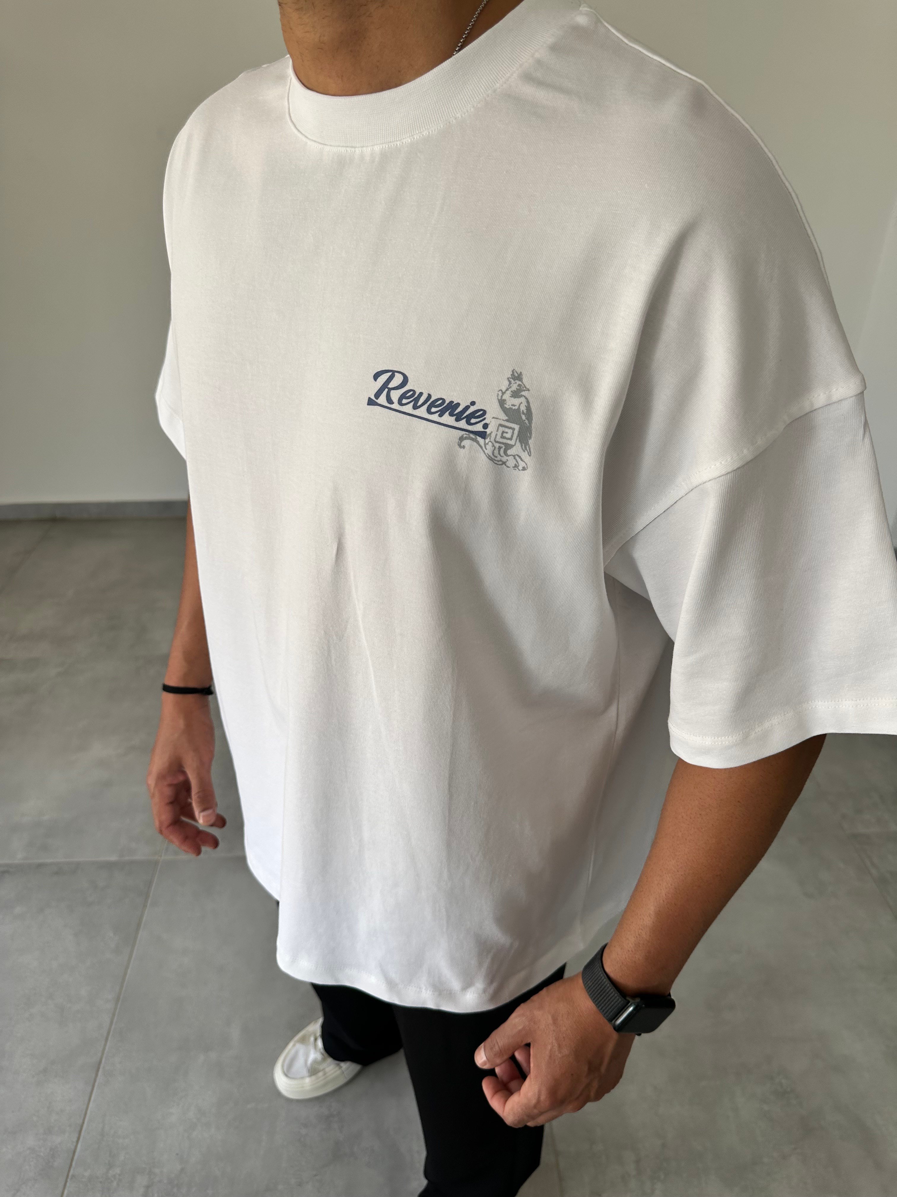 Beyaz Renk Reverie Nakış Ve Pantch Detaylı Oversize Kesim T-Shirt