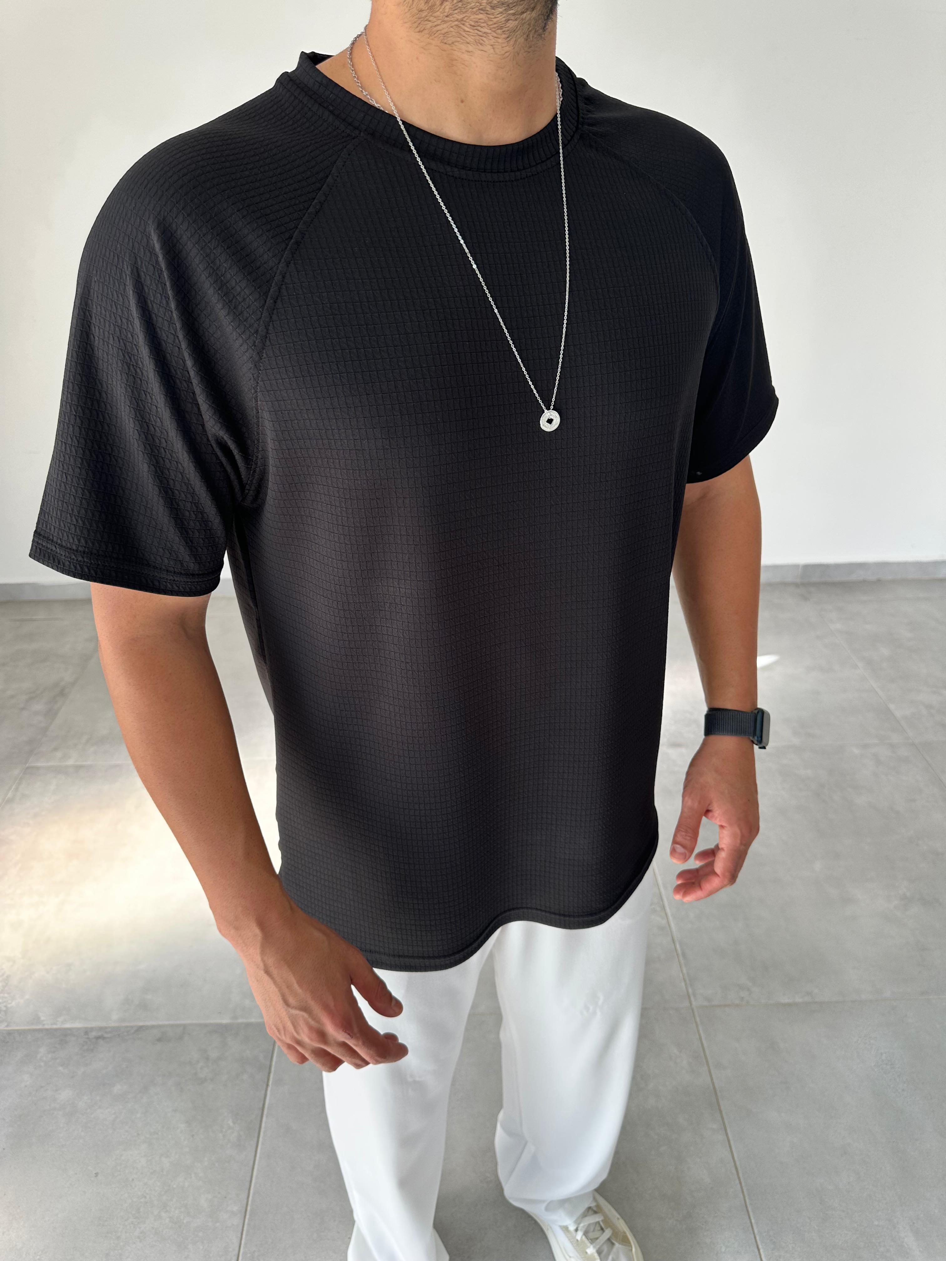 Siyah Renk Reglan Kol Detaylı Rahat Kesim T-Shirt