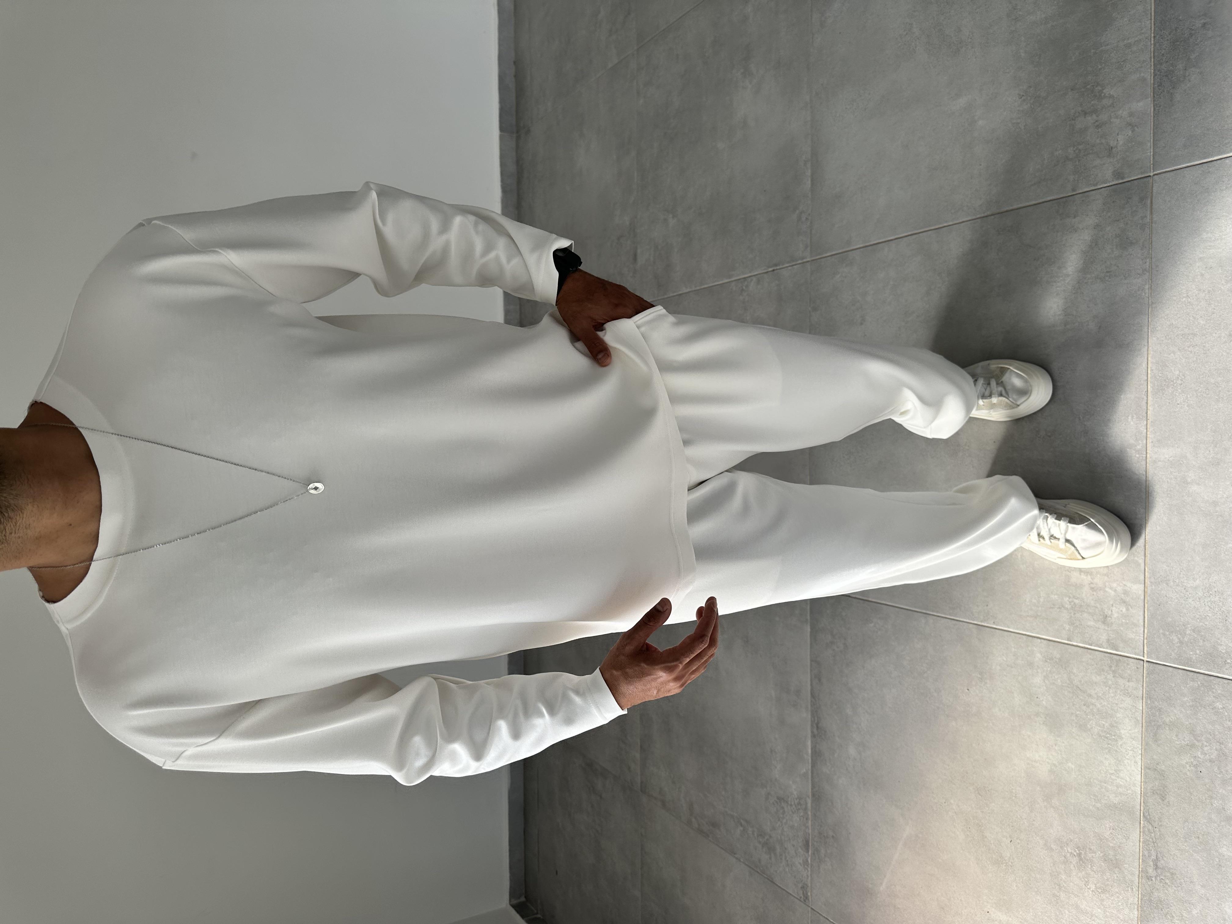 Beyaz Renk Oys Kumaş Oversize Kesim Sweatshirt