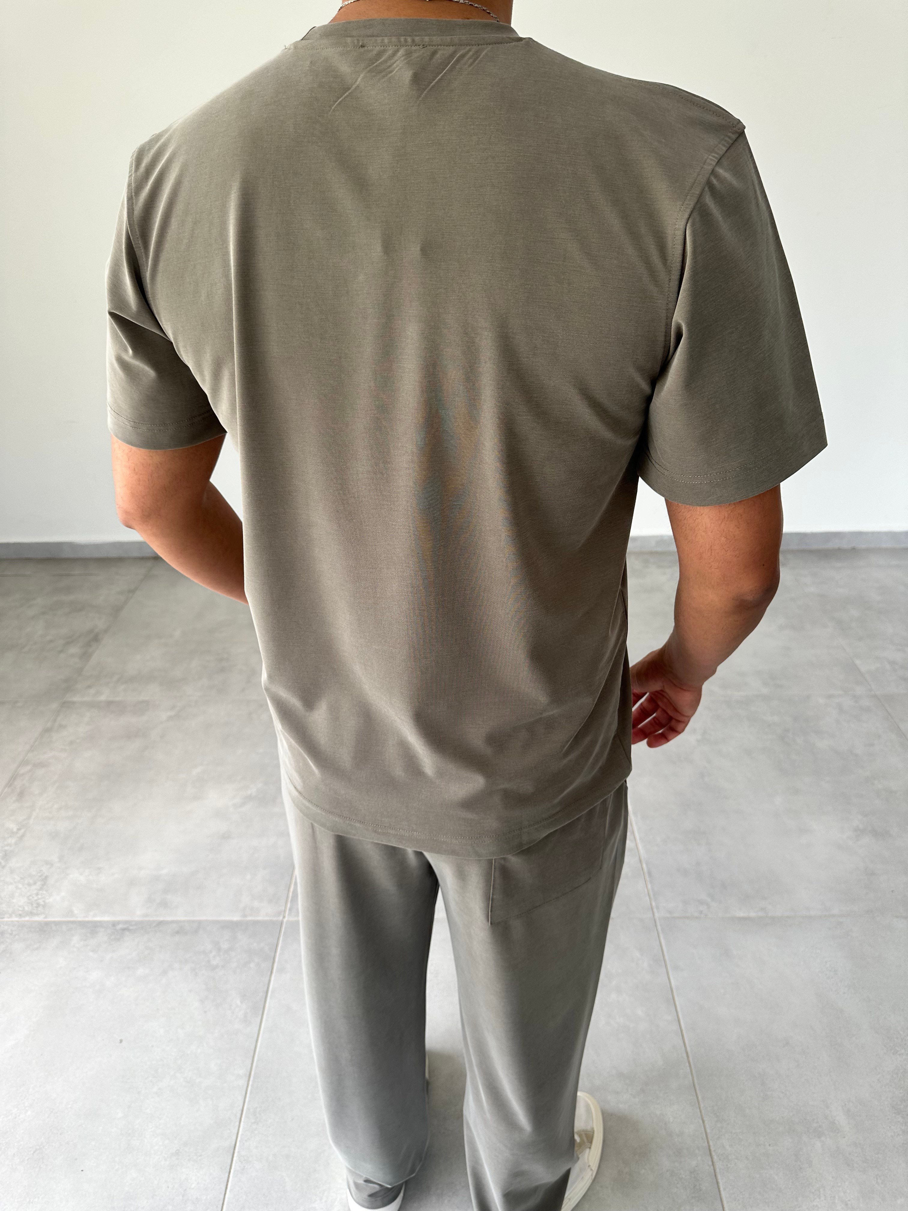 Haki Yeşil Renk  Rahat Kesim Kupra Kumaş T-Shirt