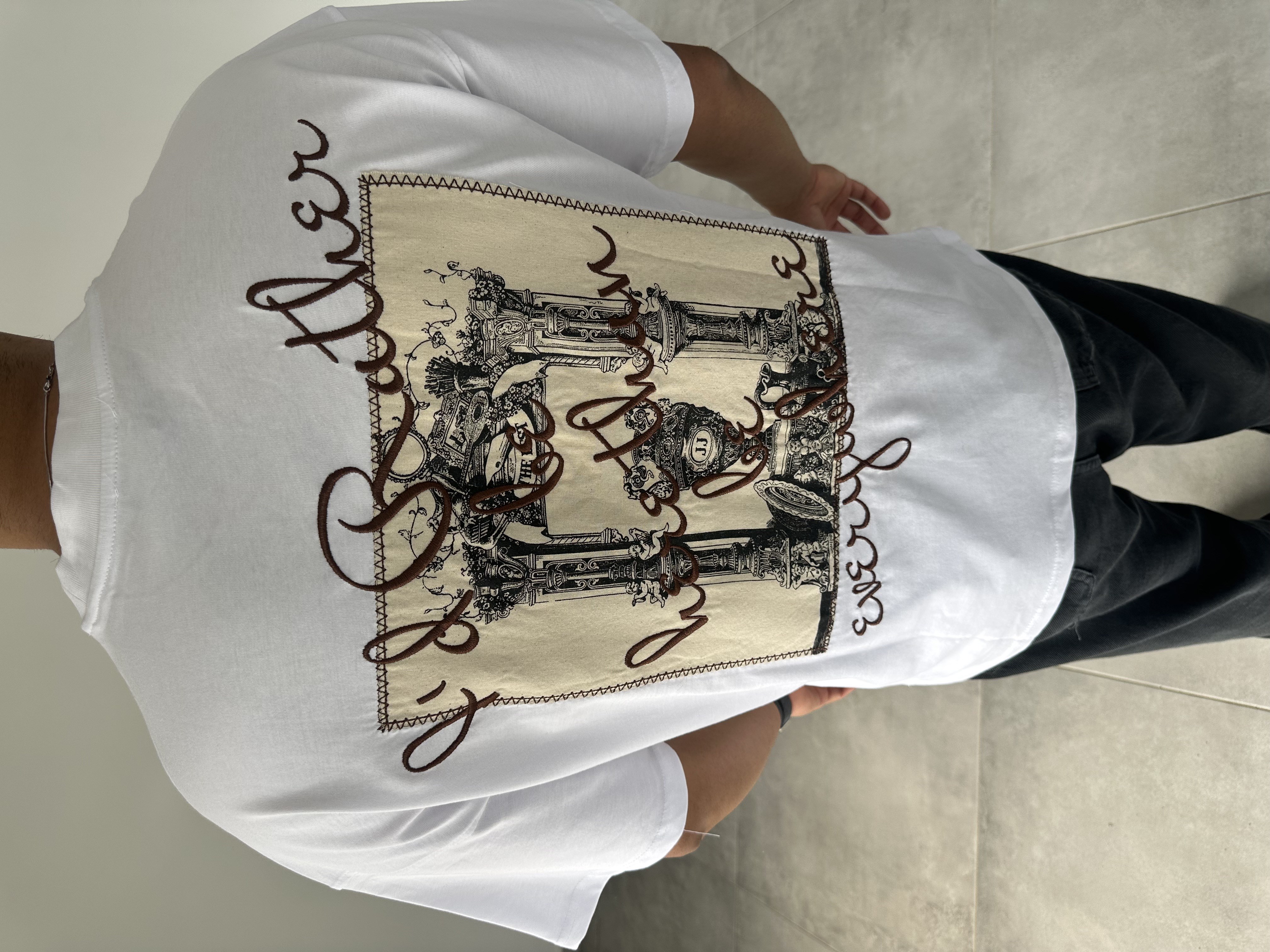 Beyaz Renk Rather Be Here Nakış Ve Pantch Detaylı Oversize T-Shirt