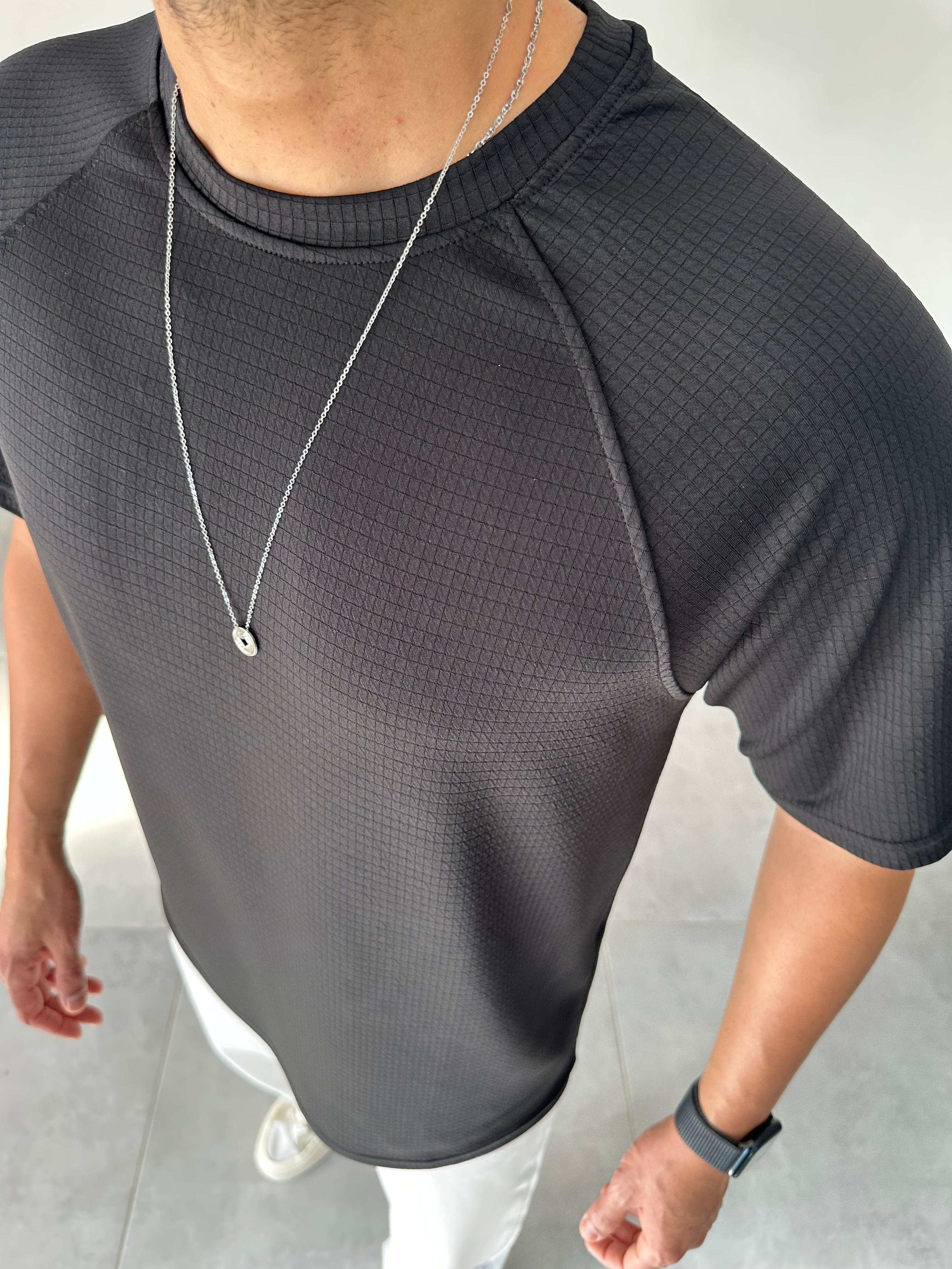 Siyah Renk Reglan Kol Detaylı Rahat Kesim T-Shirt