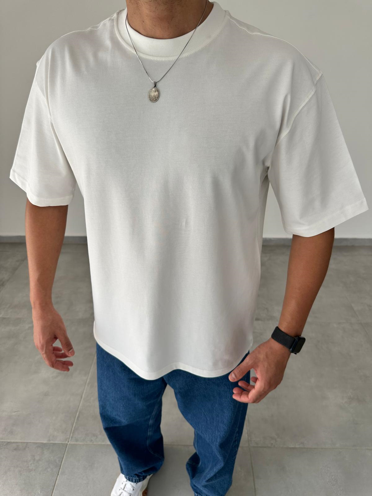 Beyaz Renk Oversize Kesim Basic T-Shirt