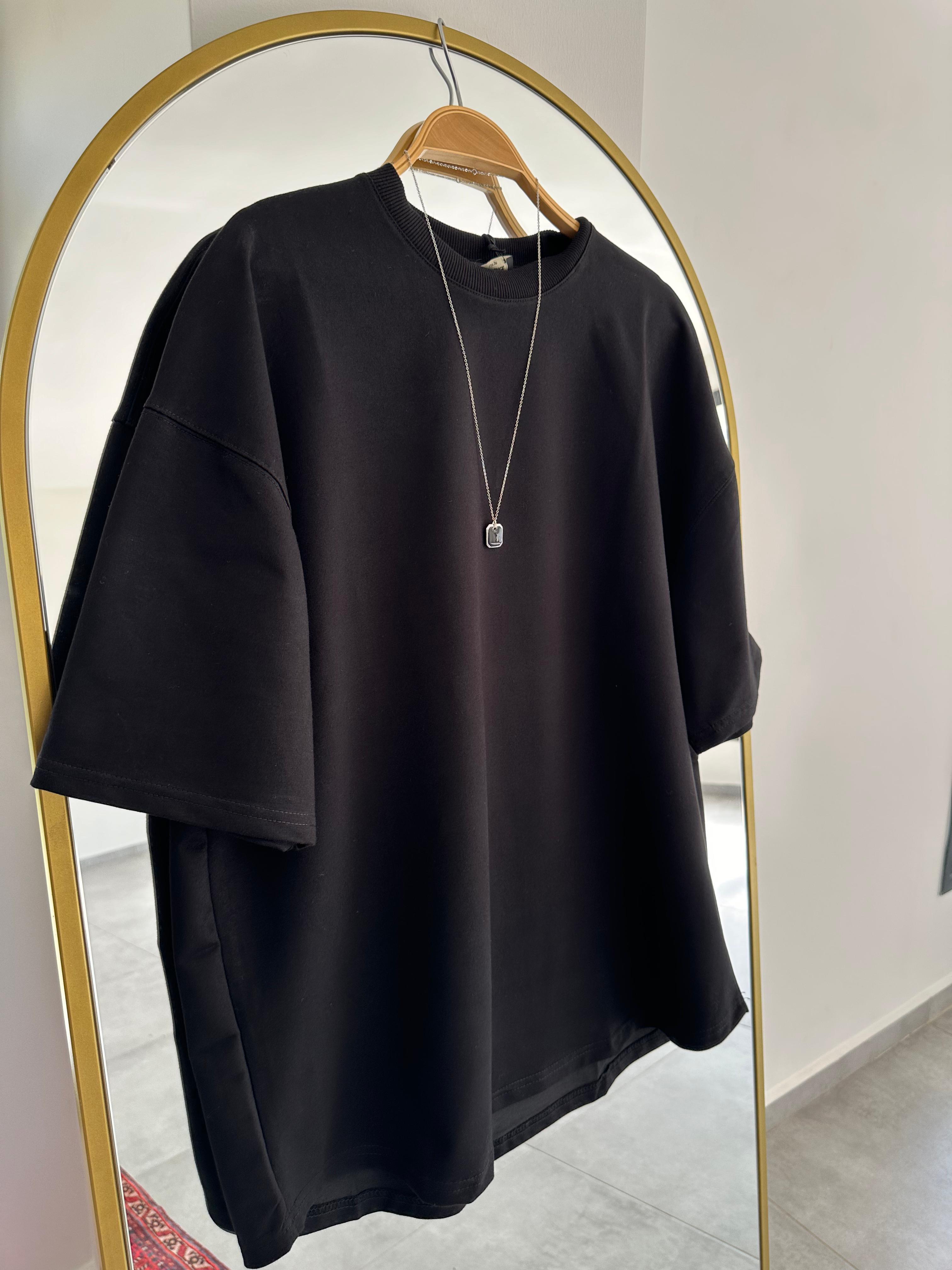 Siyah Renk Bisiklet Yaka Oversize T-Shirt