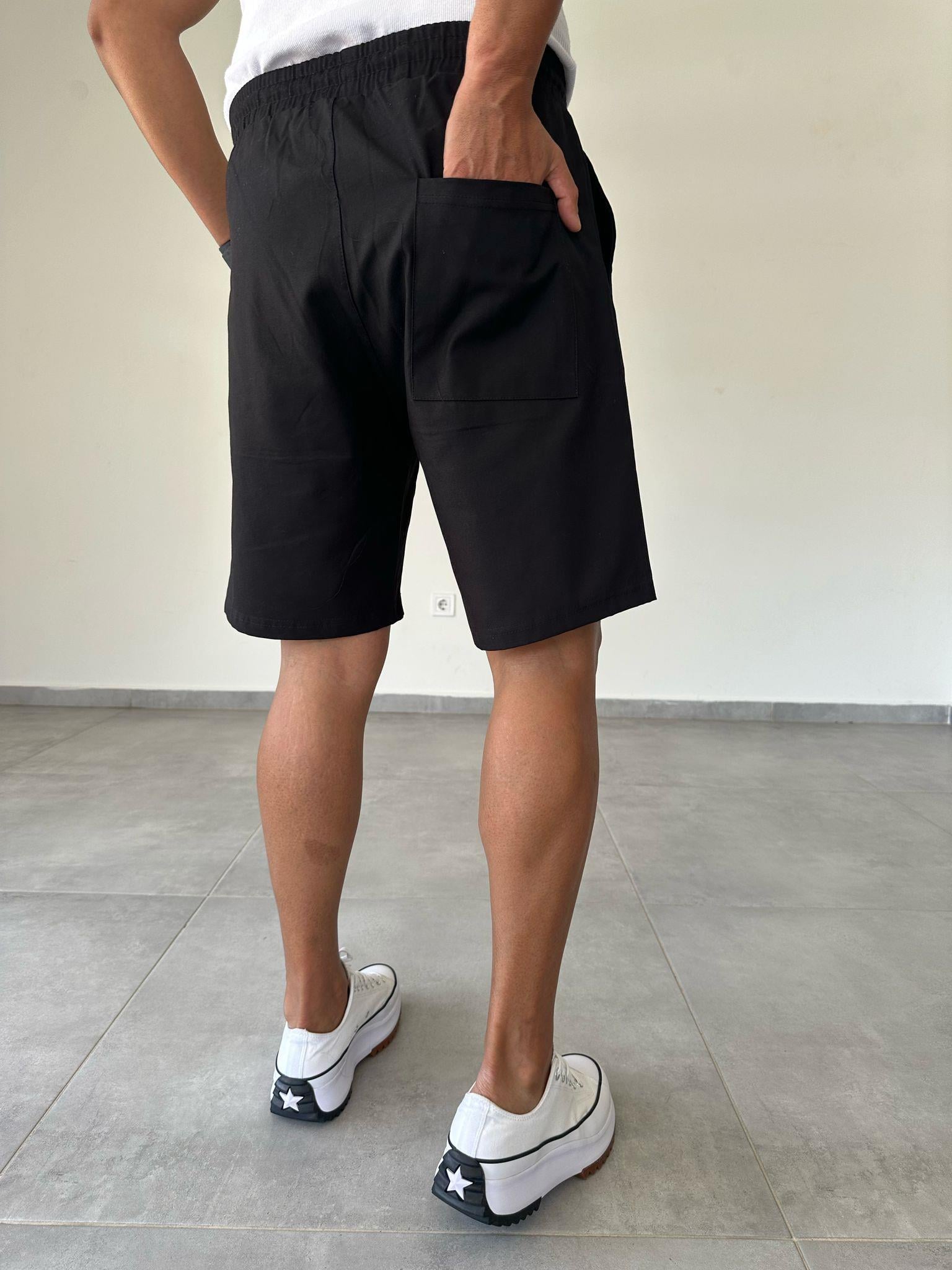 Siyah Renk Gabardin Kumaş Rahat Kesim Basic Şort