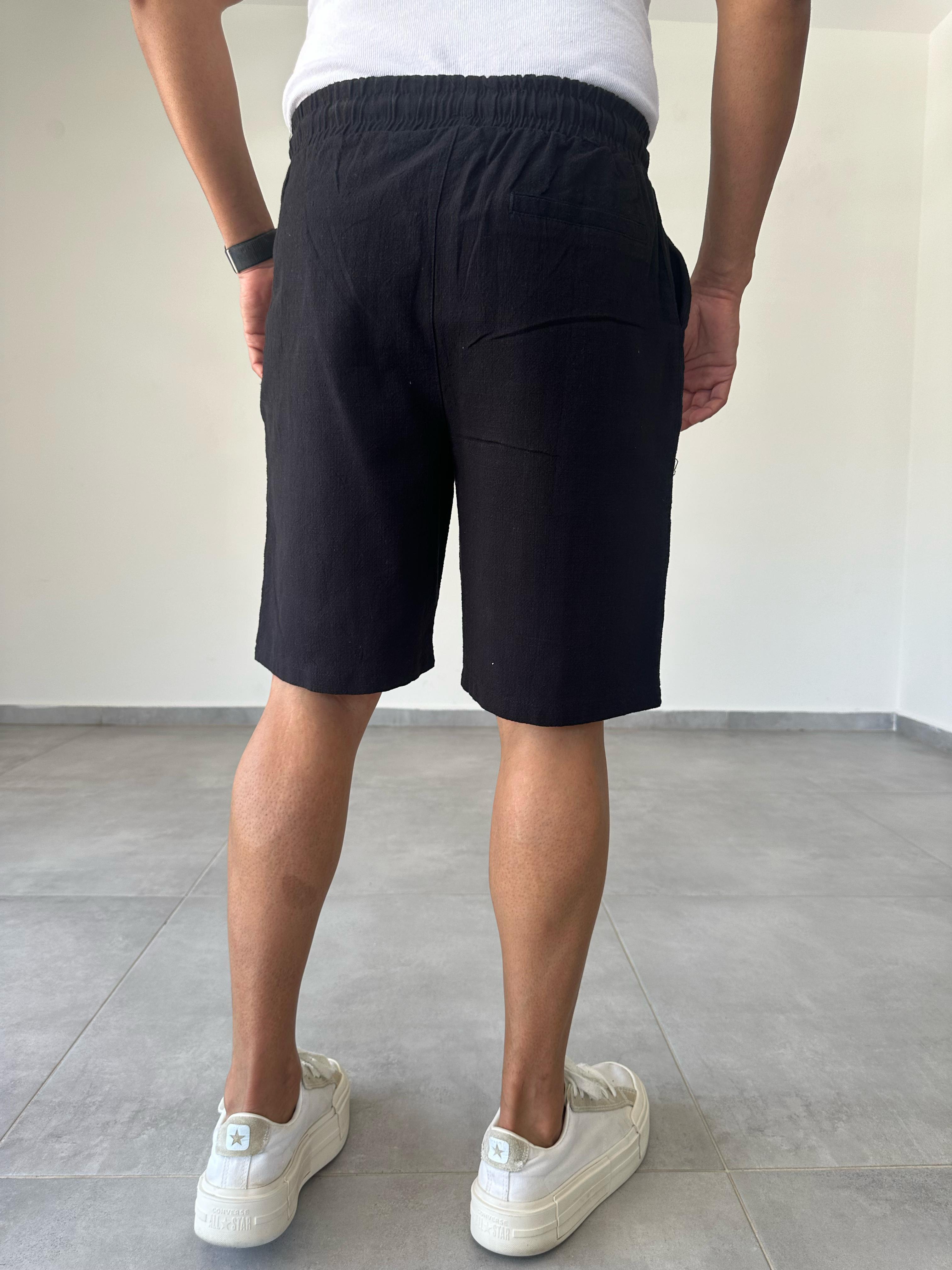 Siyah Renk Relax Fit Kesim Flamlı Keten Şort