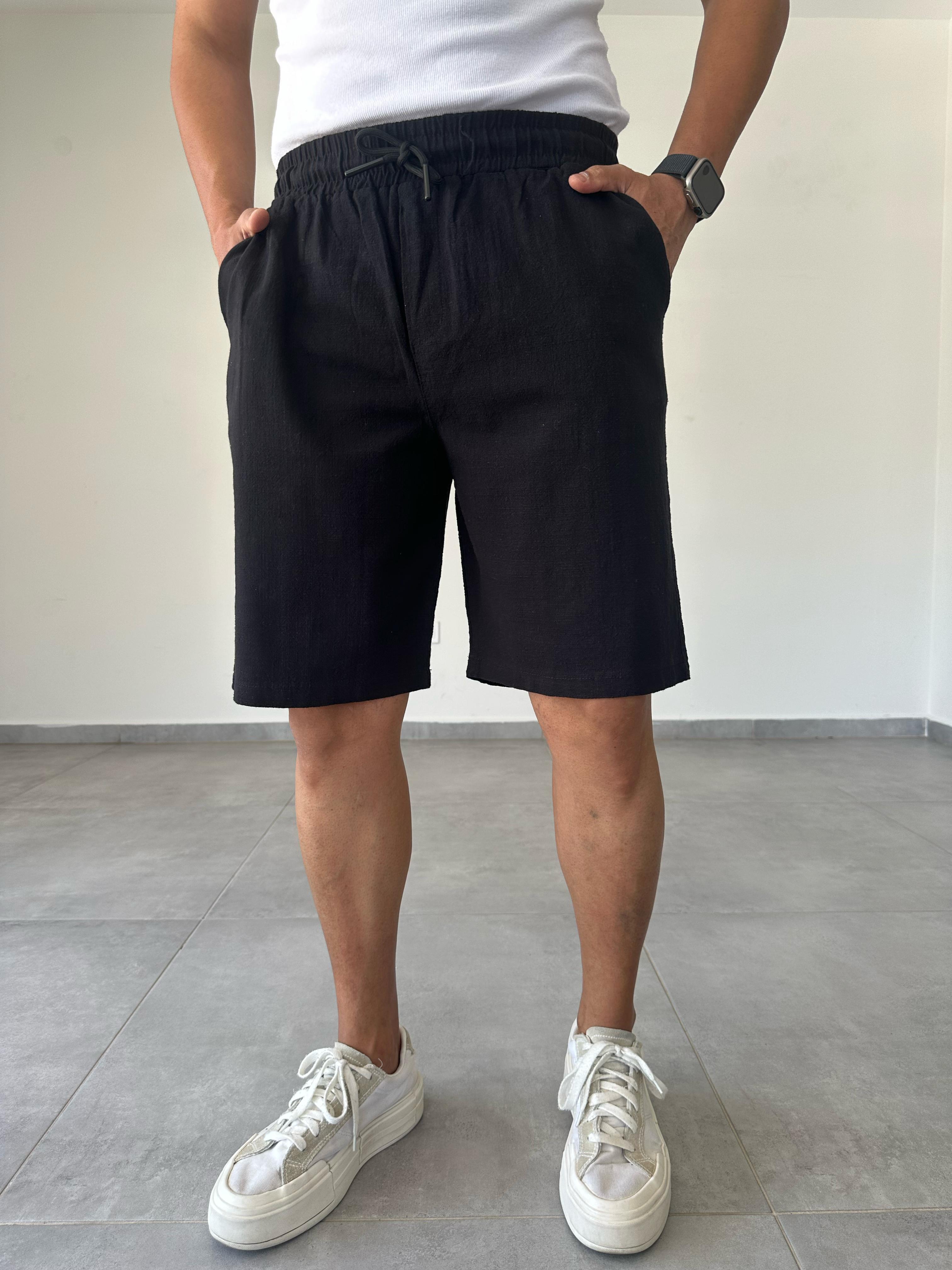 Siyah Renk Relax Fit Kesim Flamlı Keten Şort