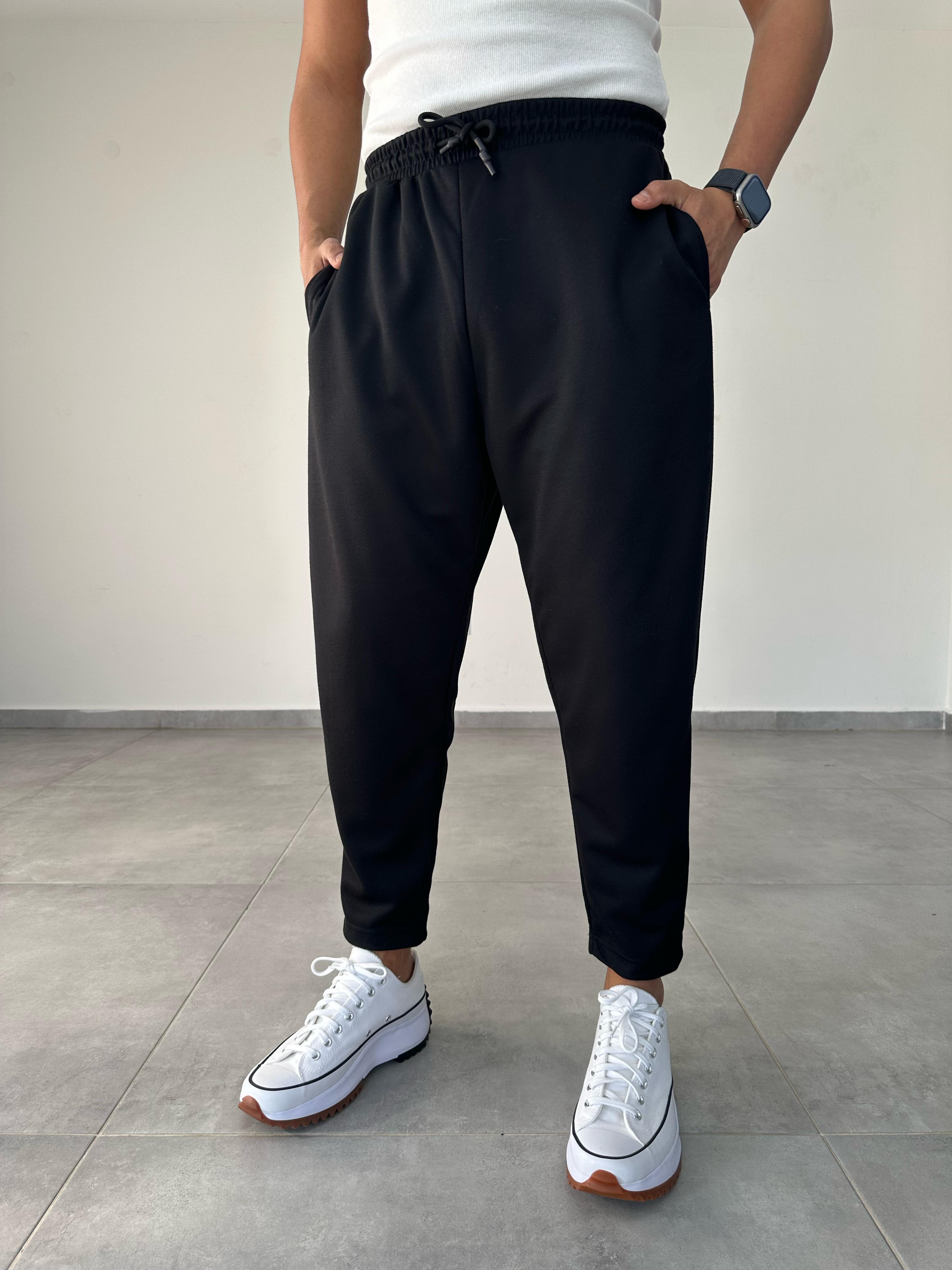 Siyah Renk Salaş Kesim Jogger
