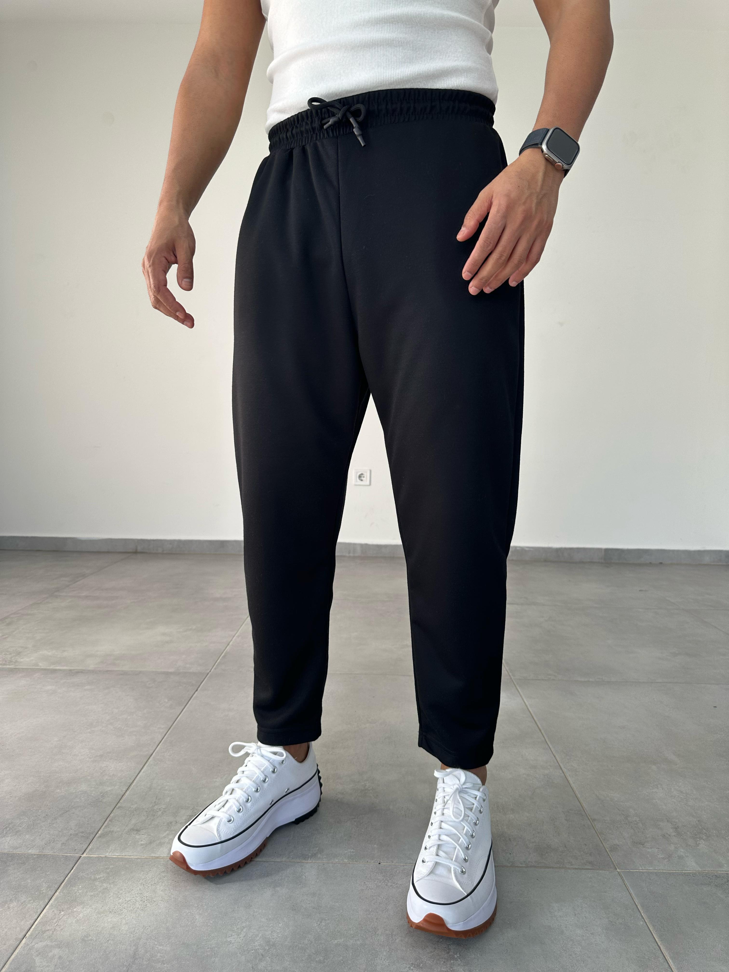 Siyah Renk Salaş Kesim Jogger