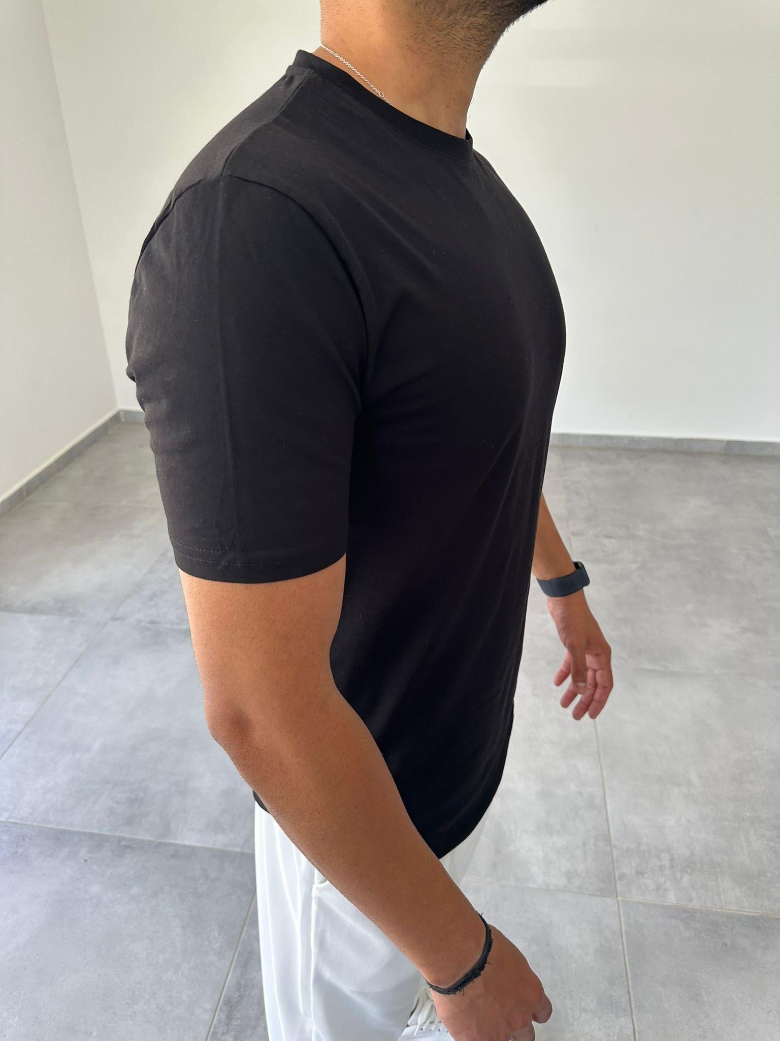 Siyah Renk Yanları Oval Kesim Basic T-Shirt