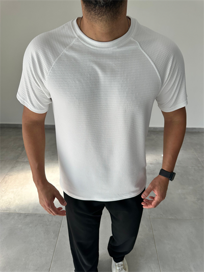 Beyaz Renk Reglan Kol Detaylı Rahat Kesim T-Shirt