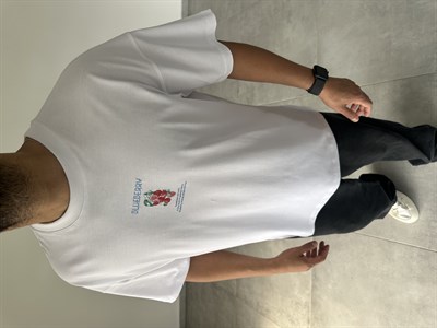 Beyaz Renk Blueberry Nakış Ve Baskı Detaylı Oversize T-Shirt