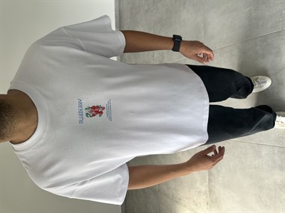 Beyaz Renk Blueberry Nakış Ve Baskı Detaylı Oversize T-Shirt