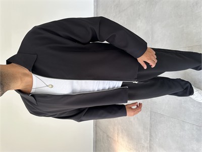 Siyah Renk Boxy Fit Kol Düğmeli Ceket