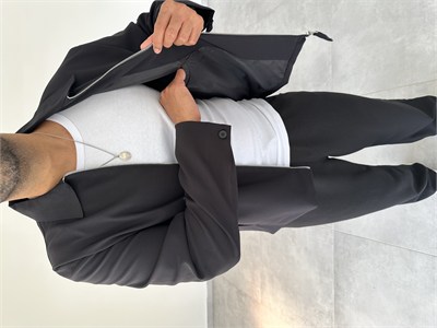 Siyah Renk Boxy Fit Kol Düğmeli Ceket