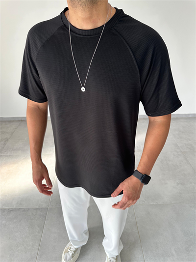 Siyah Renk Reglan Kol Detaylı Rahat Kesim T-Shirt