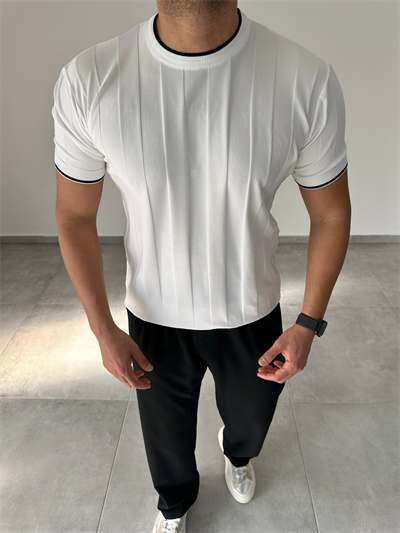 Yaka Ve Kol Kısmı Beyaz Şerit Detaylı Siyah Renk Basic T-Shirt