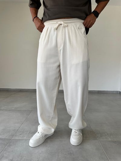 Beyaz Renk Bol Kesim Gabardin Baggy