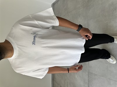 Beyaz Renk Reverie Nakış Ve Pantch Detaylı Oversize Kesim T-Shirt