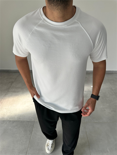 Beyaz Renk Reglan Kol Detaylı Rahat Kesim T-Shirt