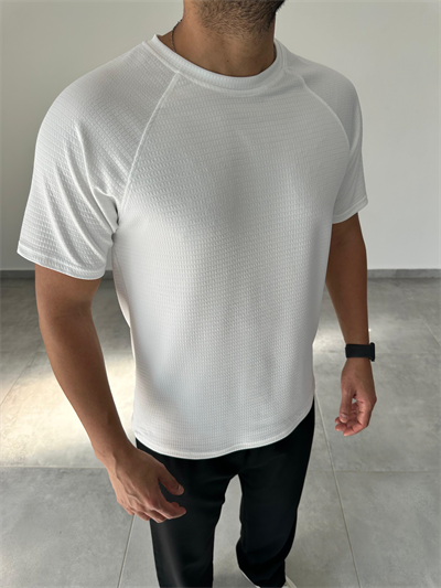 Beyaz Renk Reglan Kol Detaylı Rahat Kesim T-Shirt