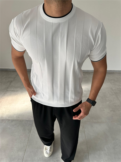 Yaka Ve Kol Kısmı Beyaz Şerit Detaylı Siyah Renk Basic T-Shirt