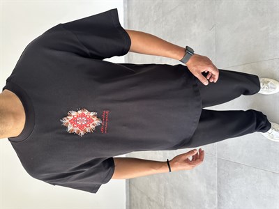 Siyah Renk Ethnic Nakış Ve Pantch Detaylı Oversize Kesim T-Shirt